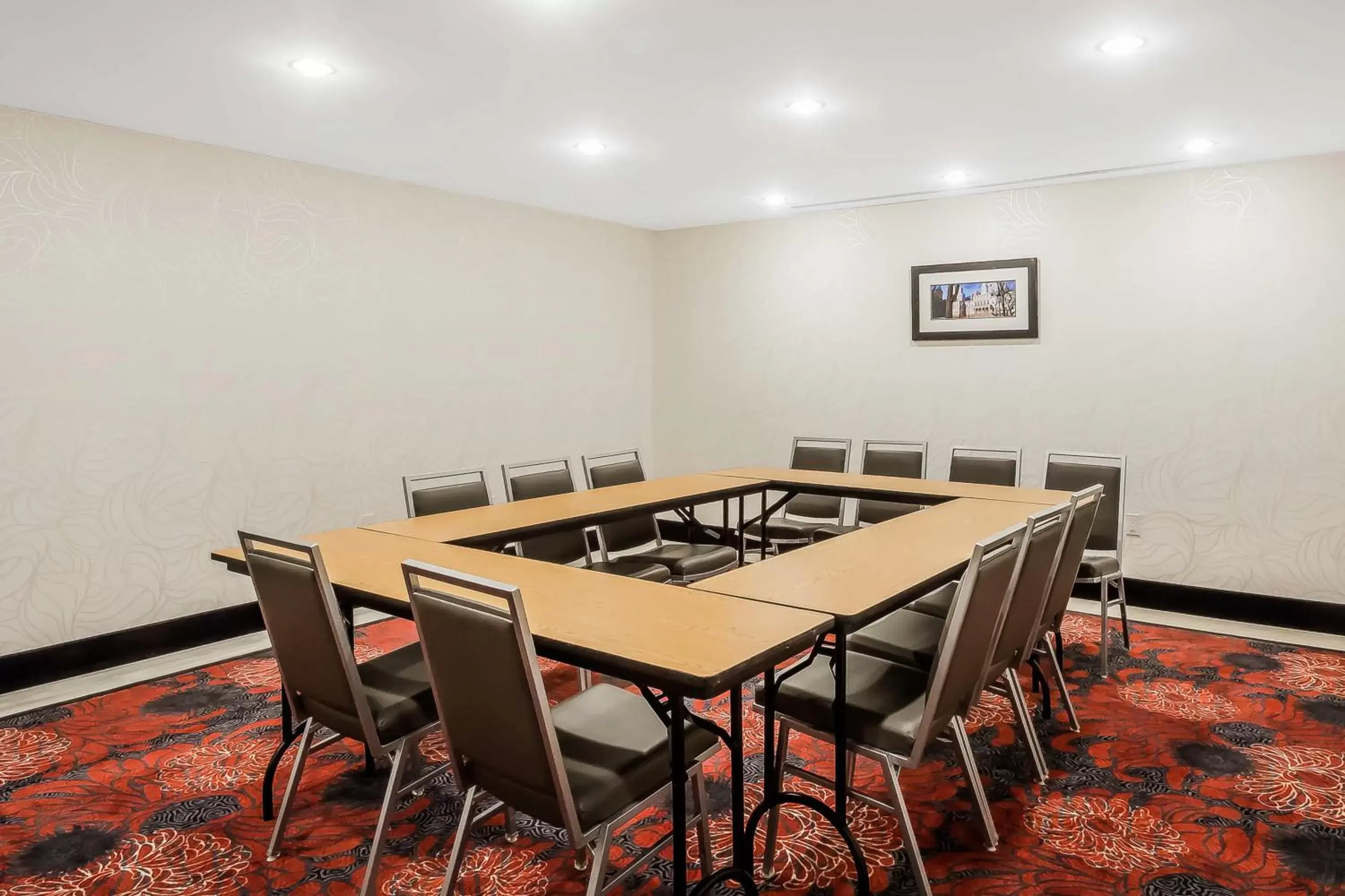 Meeting/conference room in Comfort Inn & Suites near Stadium