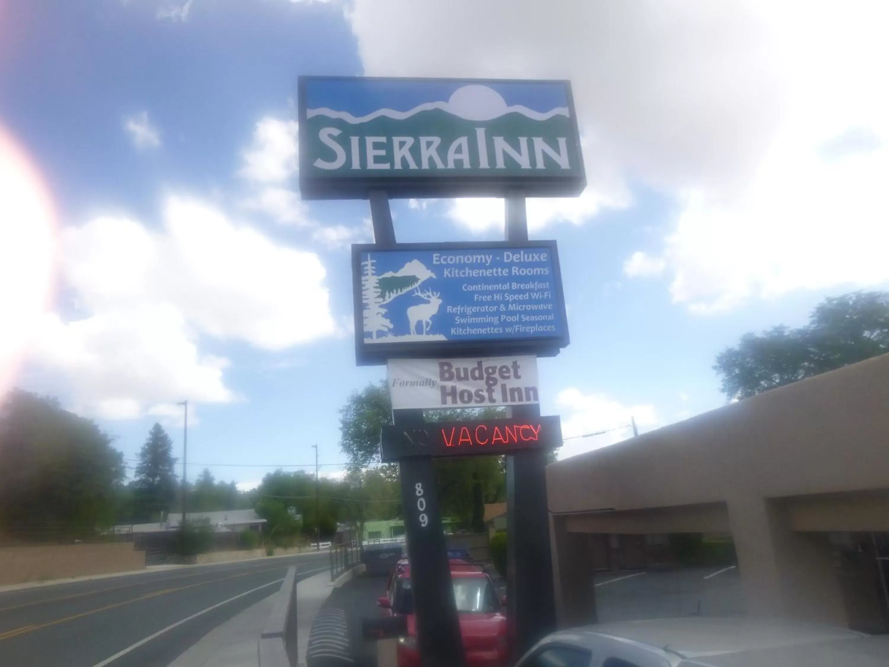 Property Logo/Sign in Sierra Inn