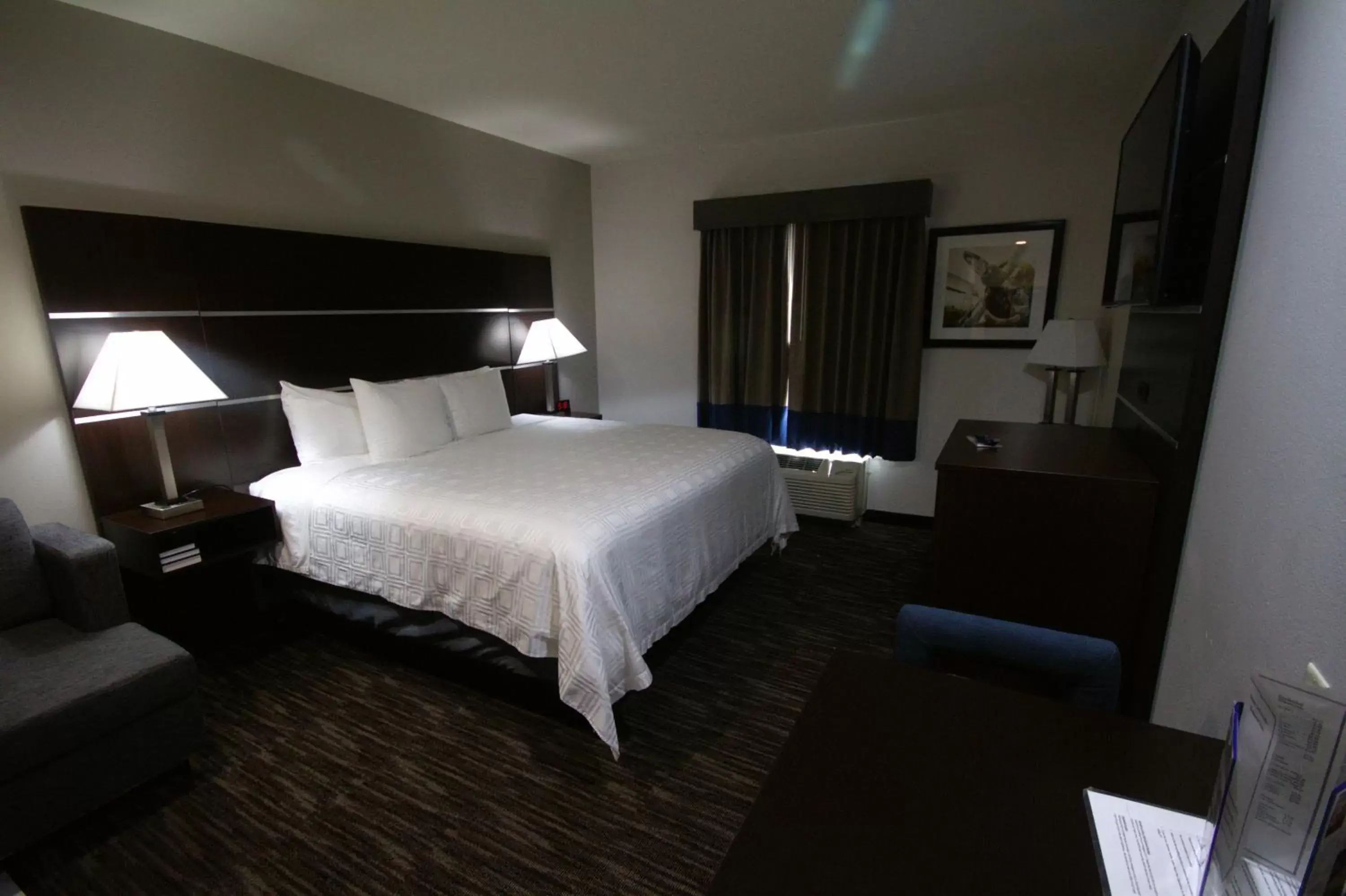 Bedroom, Bed in Atrium Hotel and Suites DFW Airport