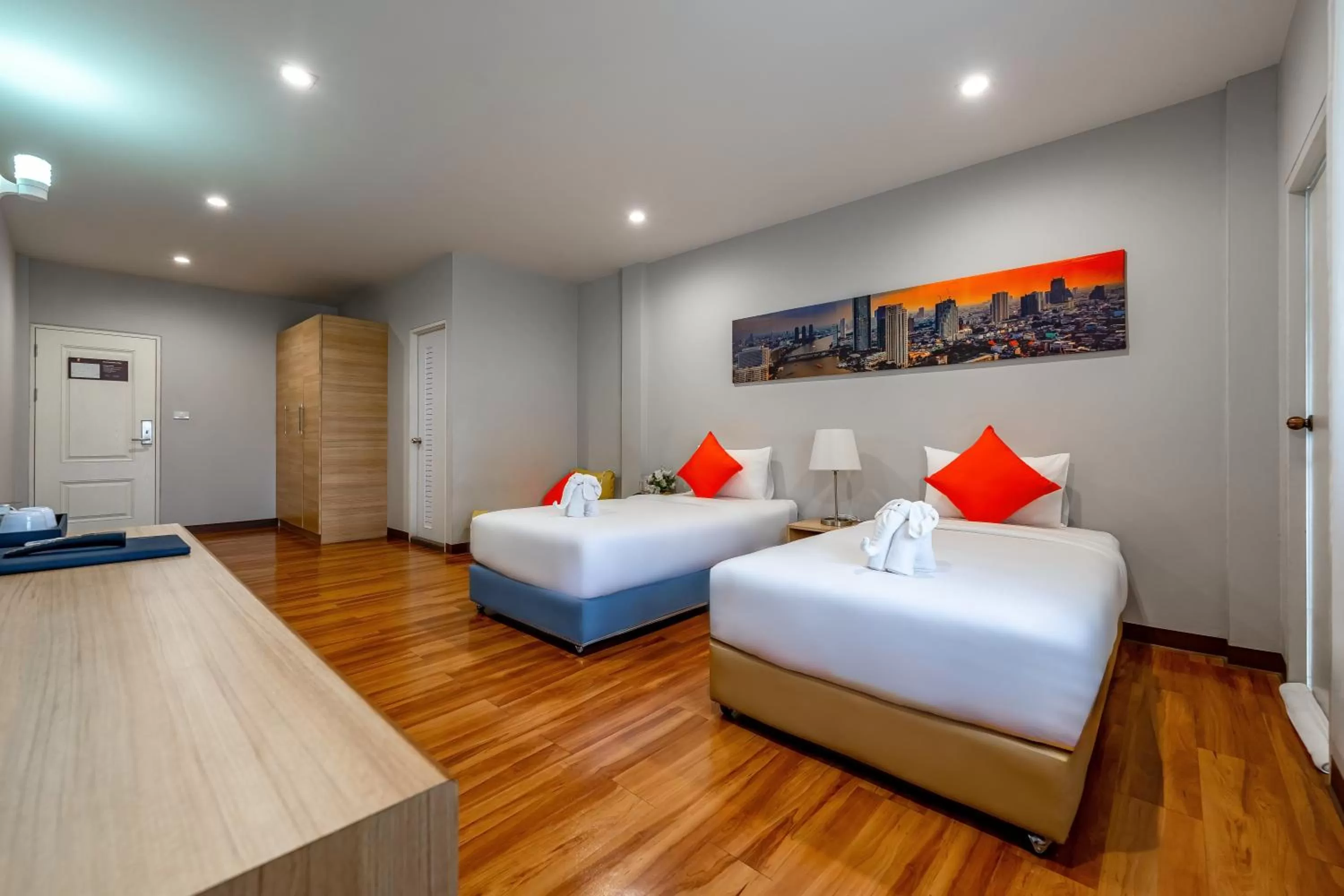 Bed in 7 Days Premium Hotel at Icon Siam Station - No Parking