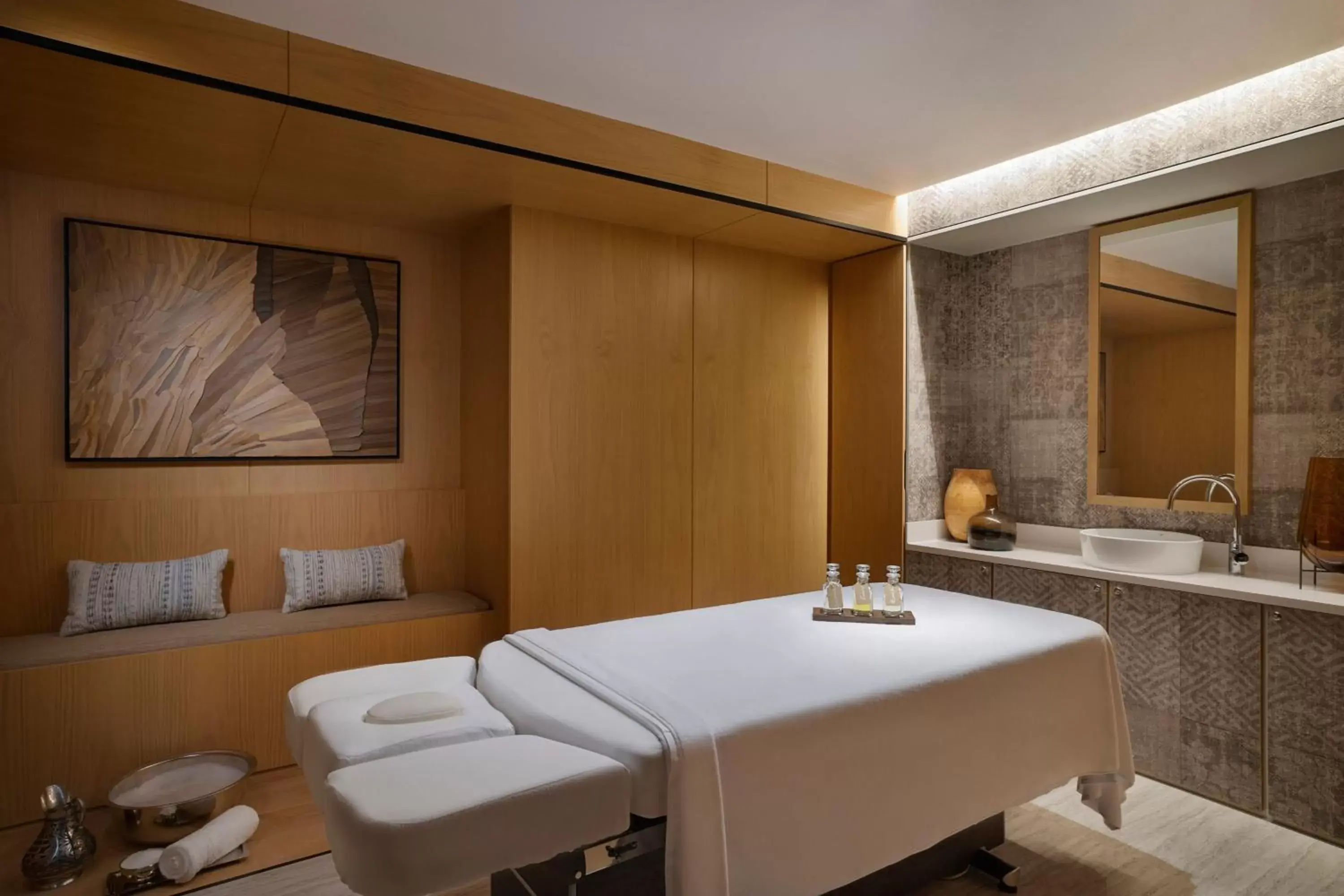 Spa and wellness centre/facilities, Bed in Marriott Resort Palm Jumeirah, Dubai