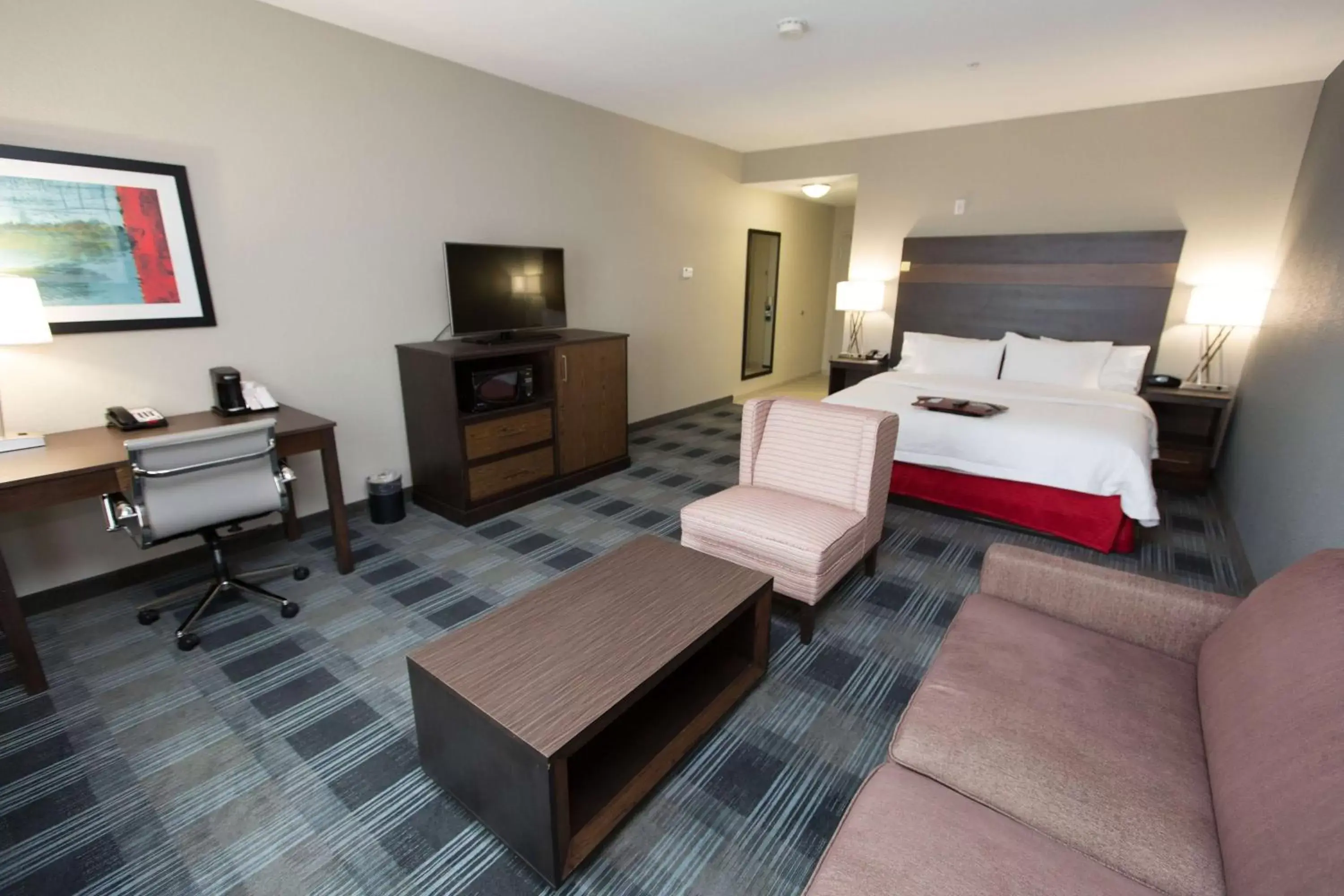 Bed in Hampton Inn & Suites Oklahoma City Airport