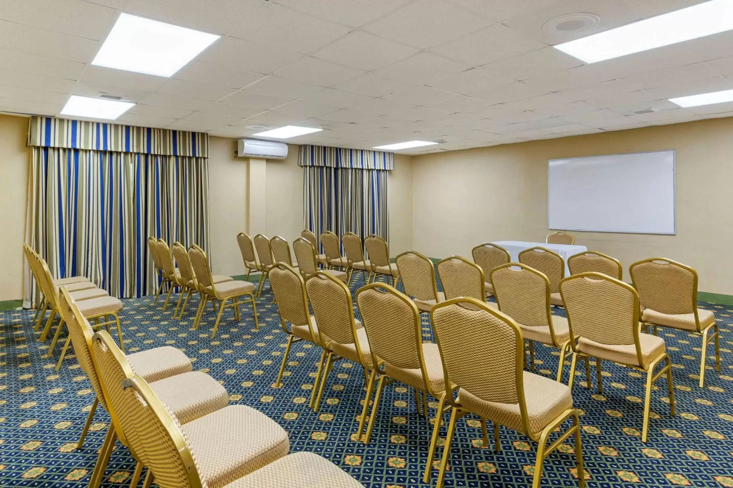 On site, Business Area/Conference Room in Quality Inn & Suites - Greensboro-High Point