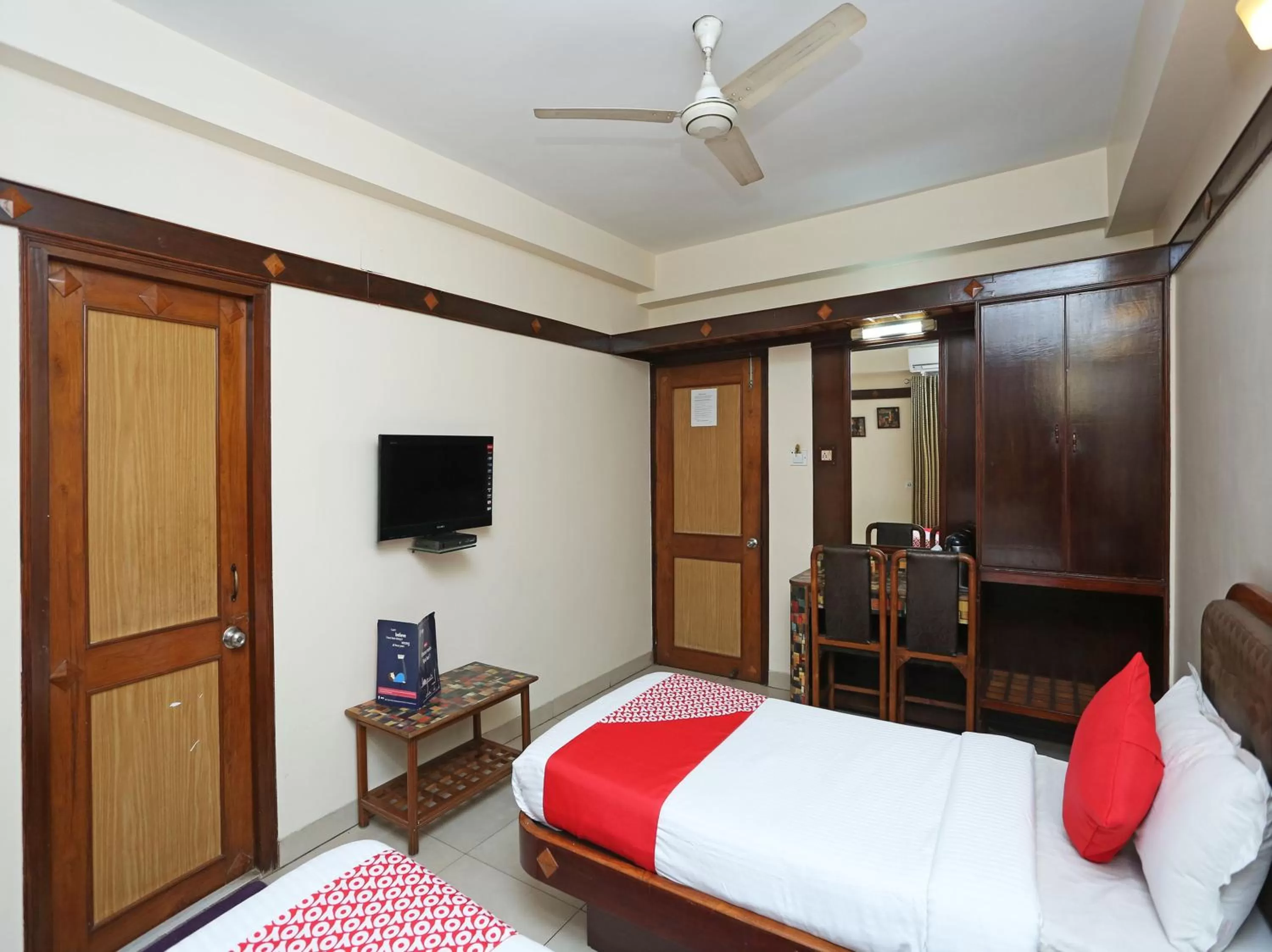 Bedroom, Bed in Hotel Amrit Regency