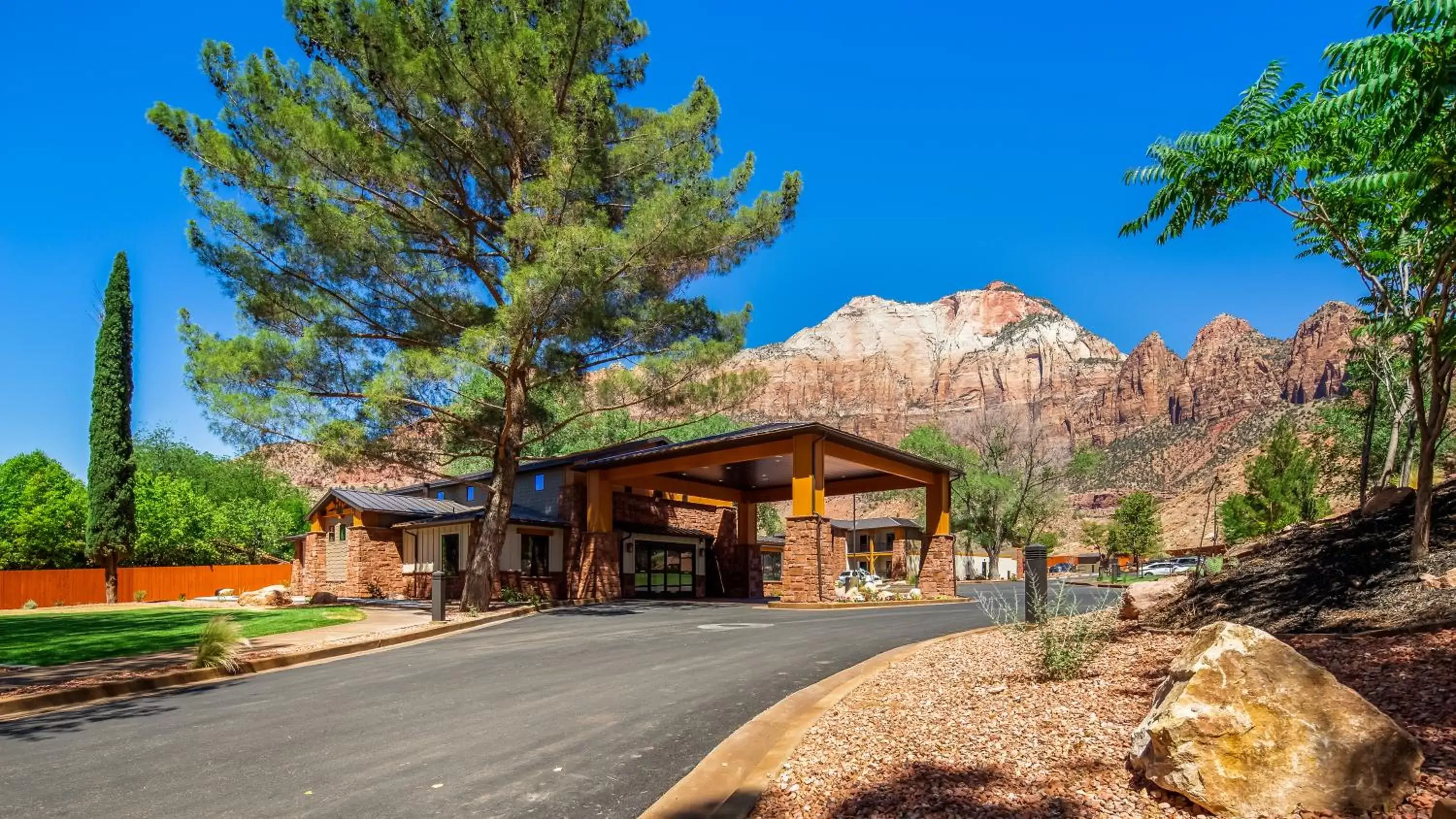 Property Building in Best Western Plus Zion Canyon Inn & Suites