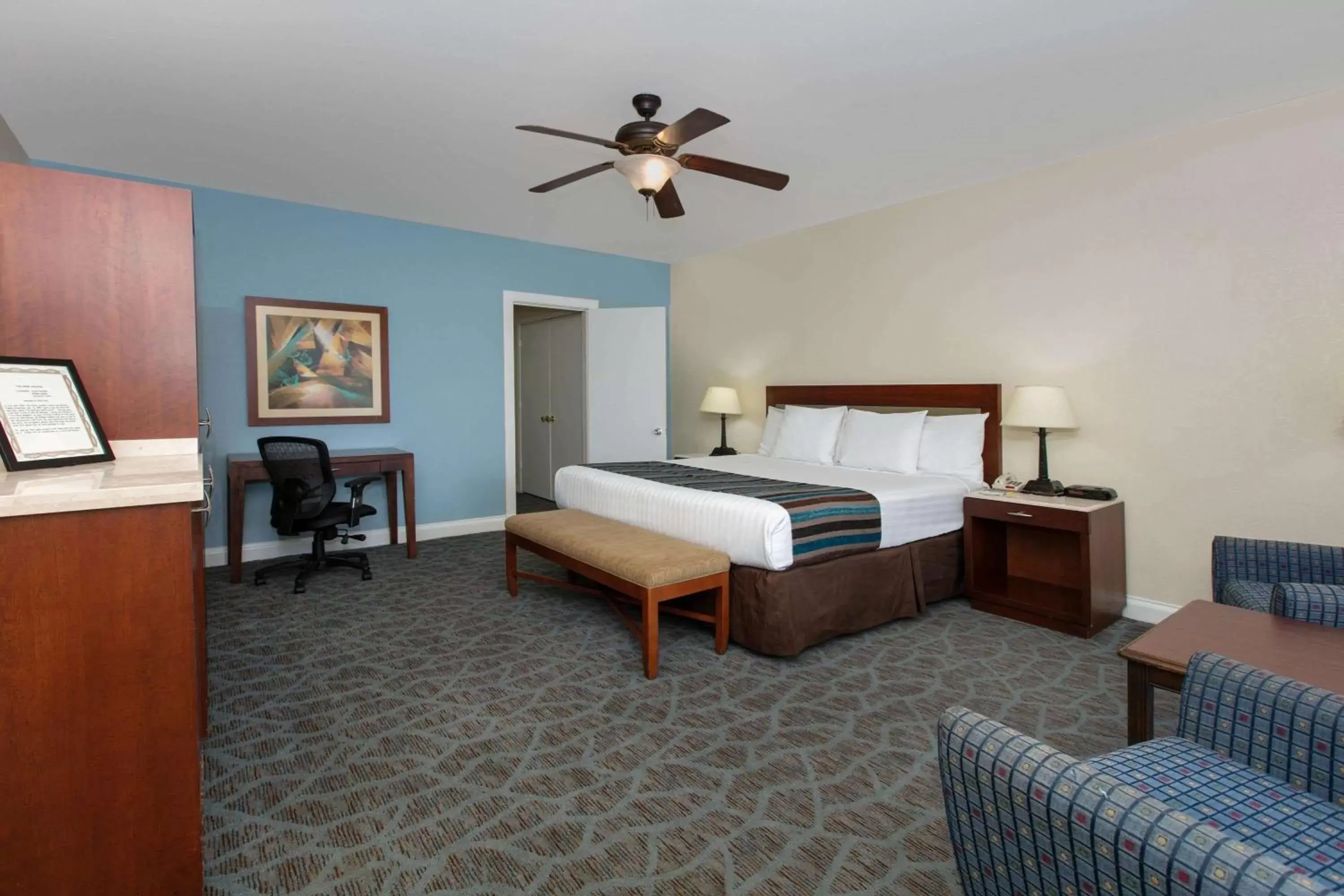 Photo of the whole room, Bed in Days Inn by Wyndham Natchez