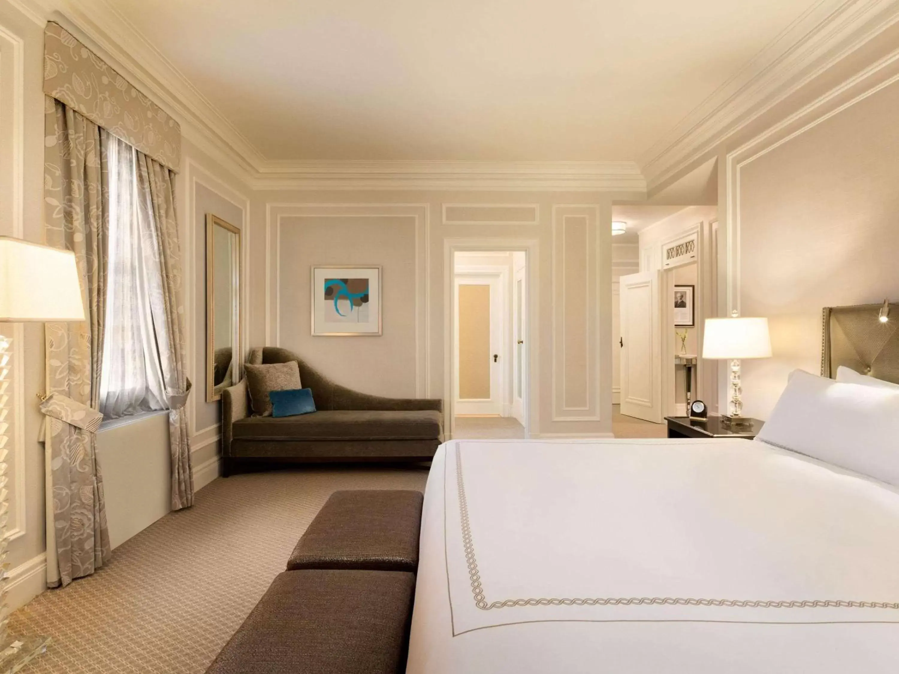 Bedroom in Fairmont Chateau Laurier