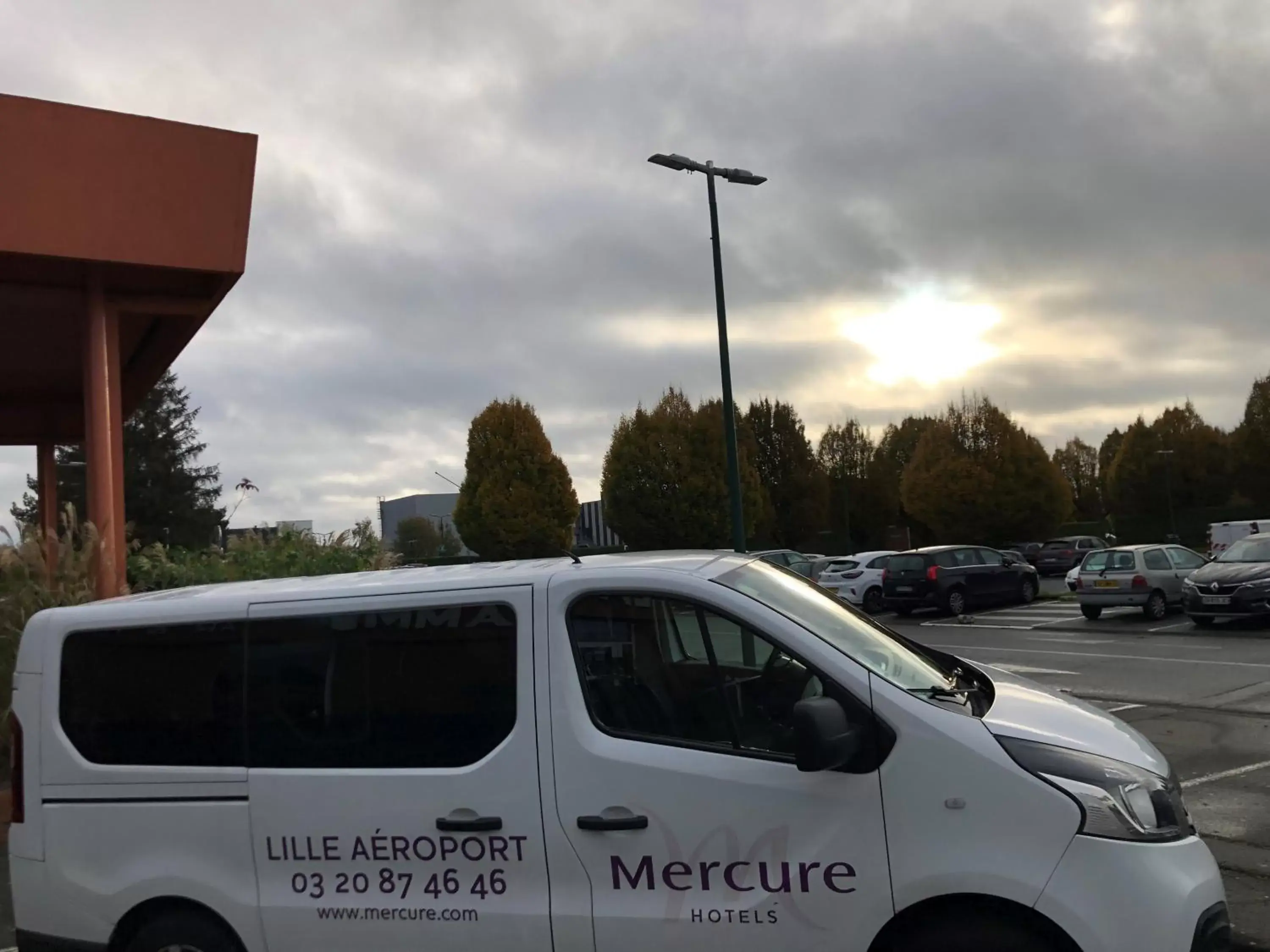 shuttle in Hôtel Mercure Lille Aéroport