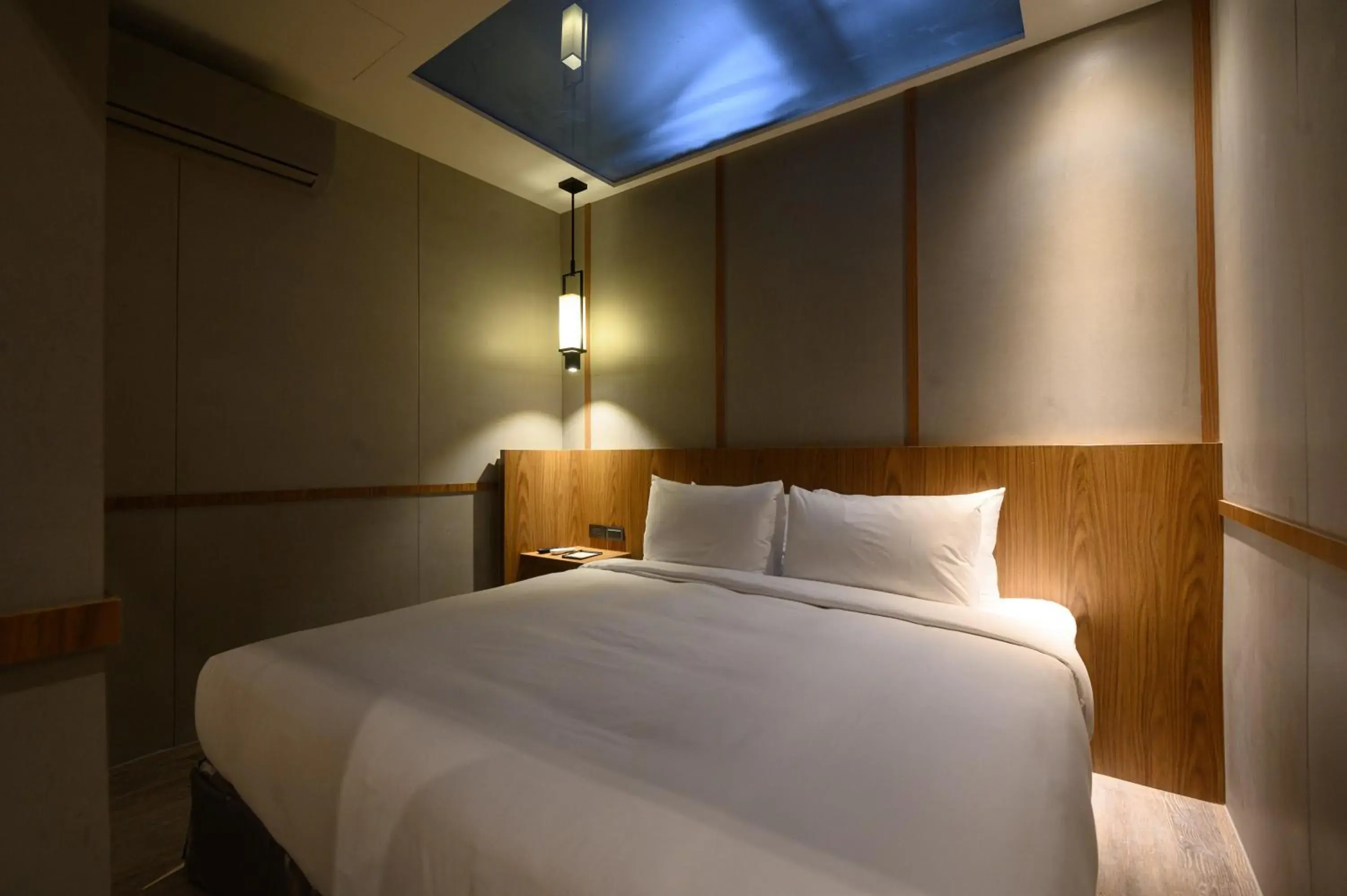 Bed in Yunoyado Onsen Hotspring Hotel Deyang