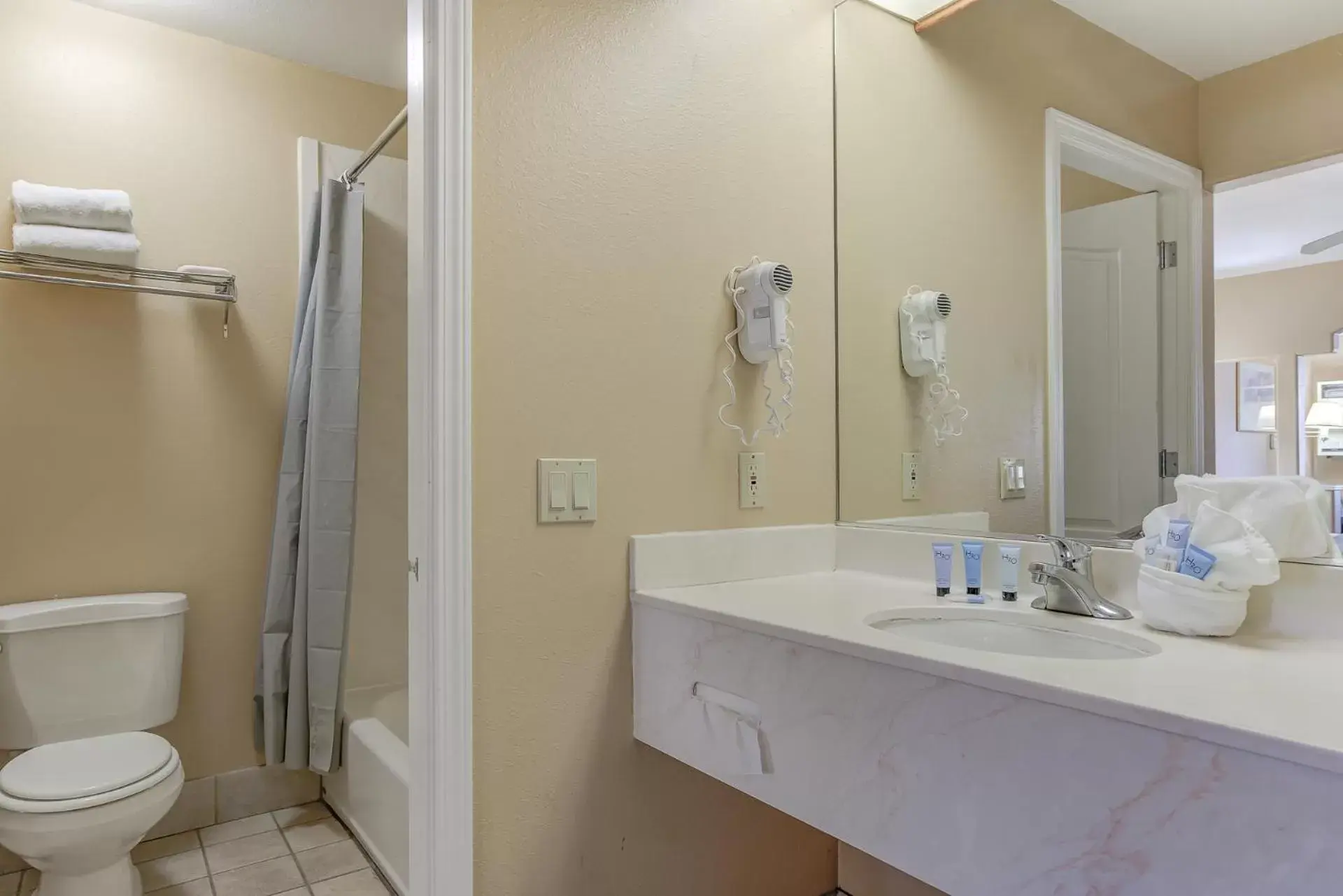 Toilet, Bathroom in Shasta Pines Motel & Suites
