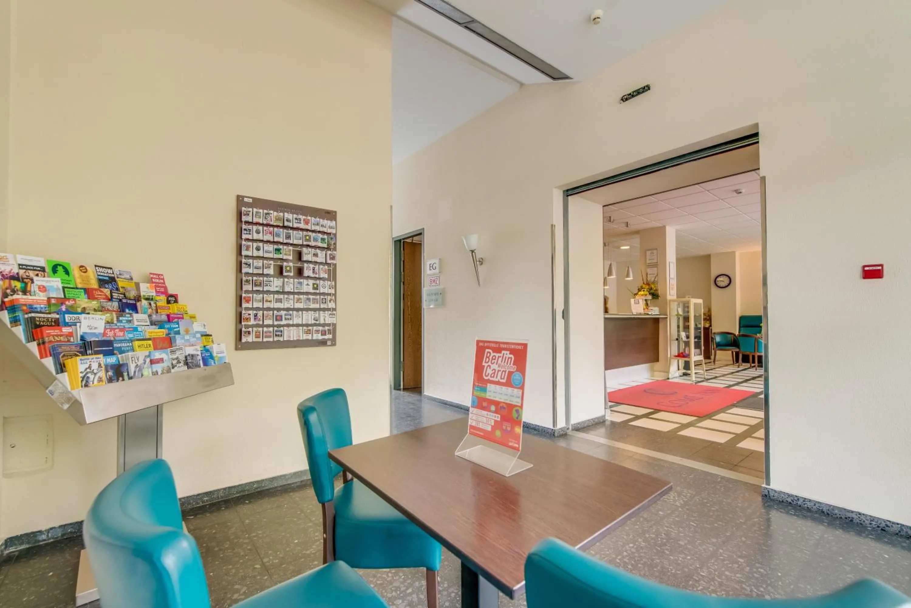 Lobby or reception in Come Inn Berlin Kurfürstendamm