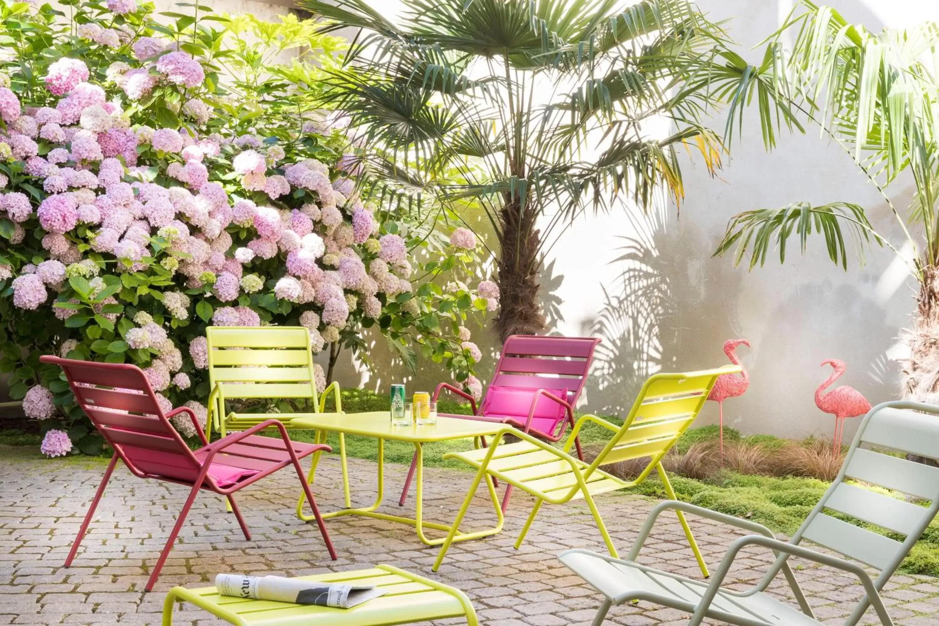 Garden, Patio/Outdoor Area in Hotel Acanthe - Boulogne Billancourt