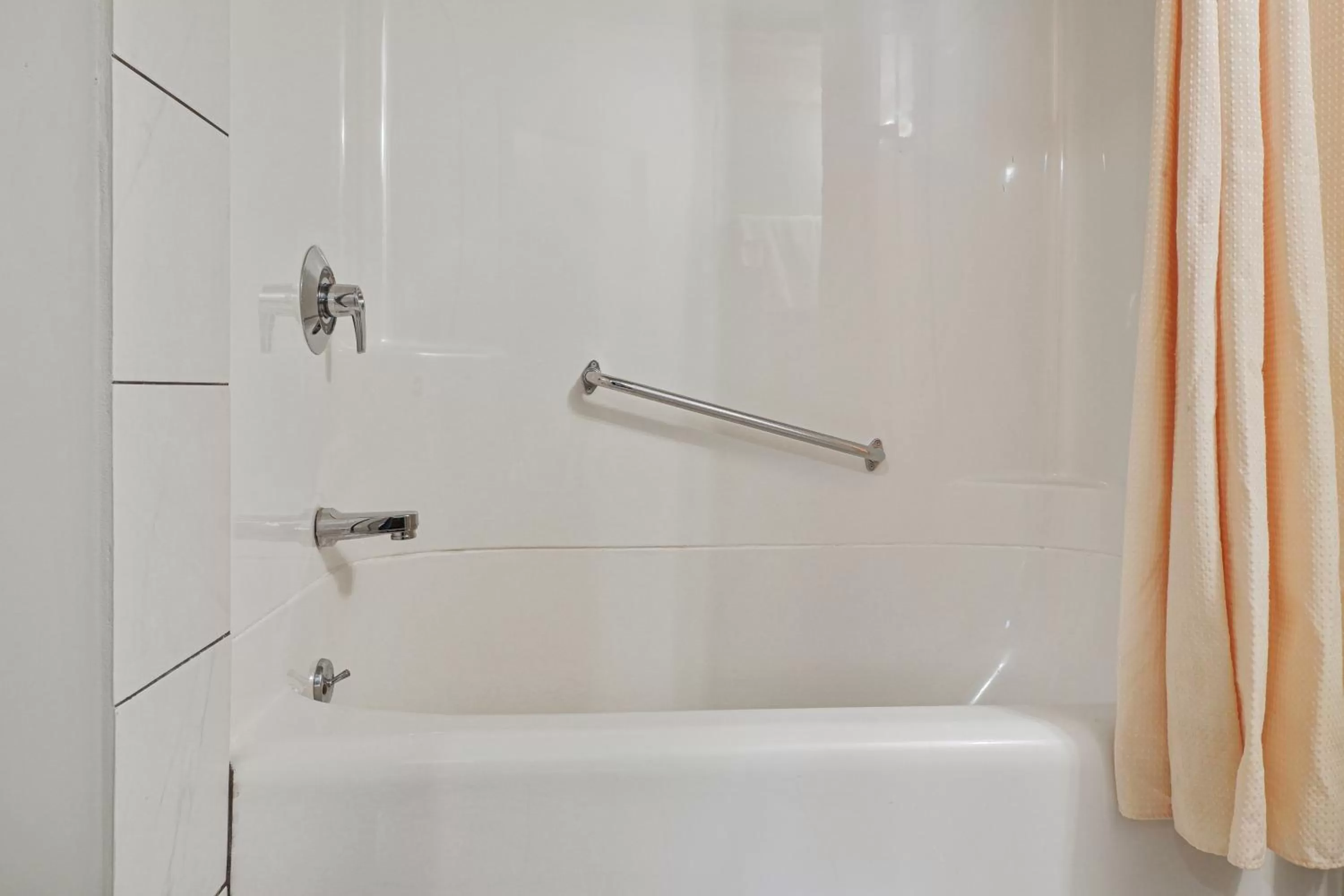 Bathroom in Hotel Bethel - Fort MacLeod, AB