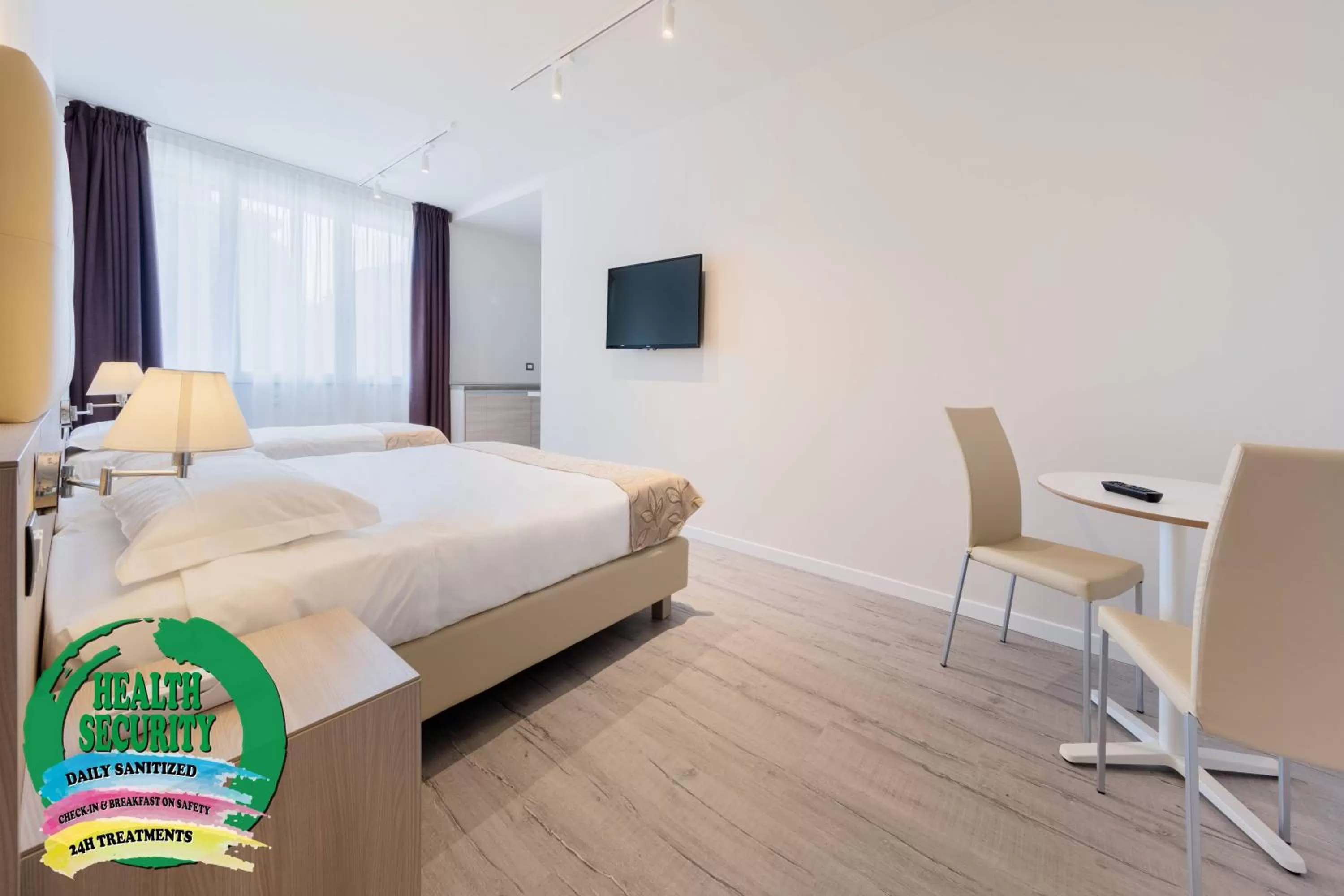 Photo of the whole room, Bed in Hotel Delfino Venezia Mestre