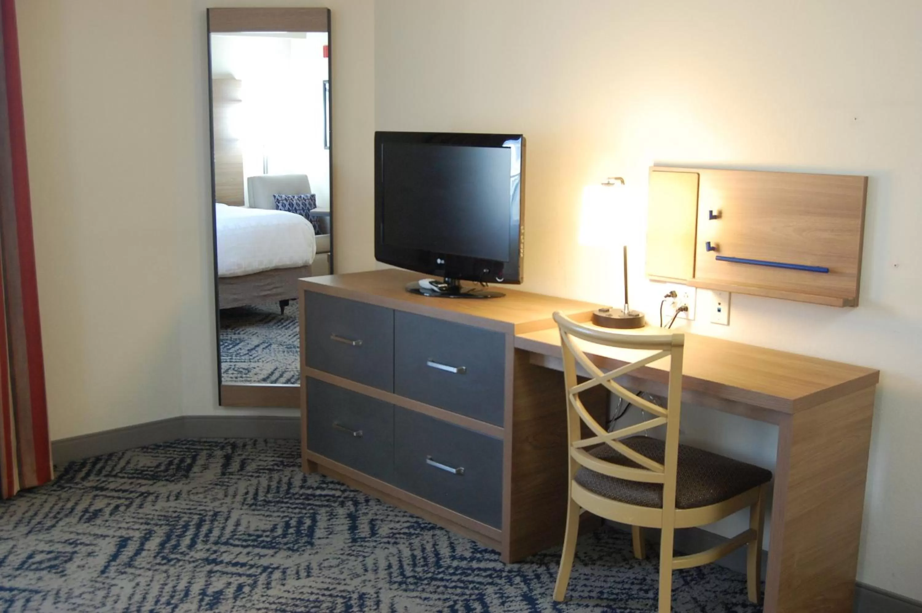 Photo of the whole room, Bed in Candlewood Suites Harrisburg I-81 Hershey Area by IHG