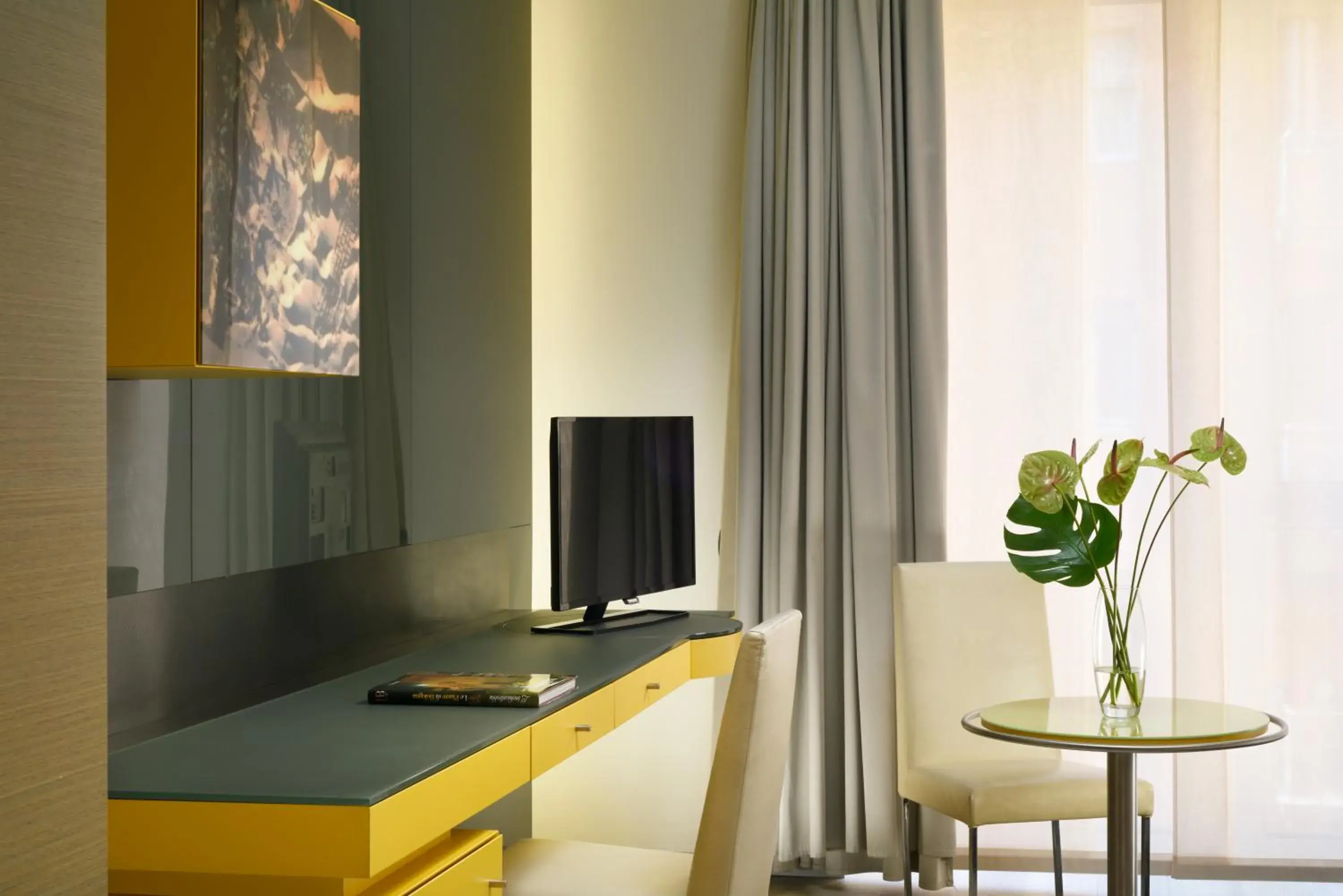 TV and multimedia, TV/Entertainment Center in UNAHOTELS Bologna Centro