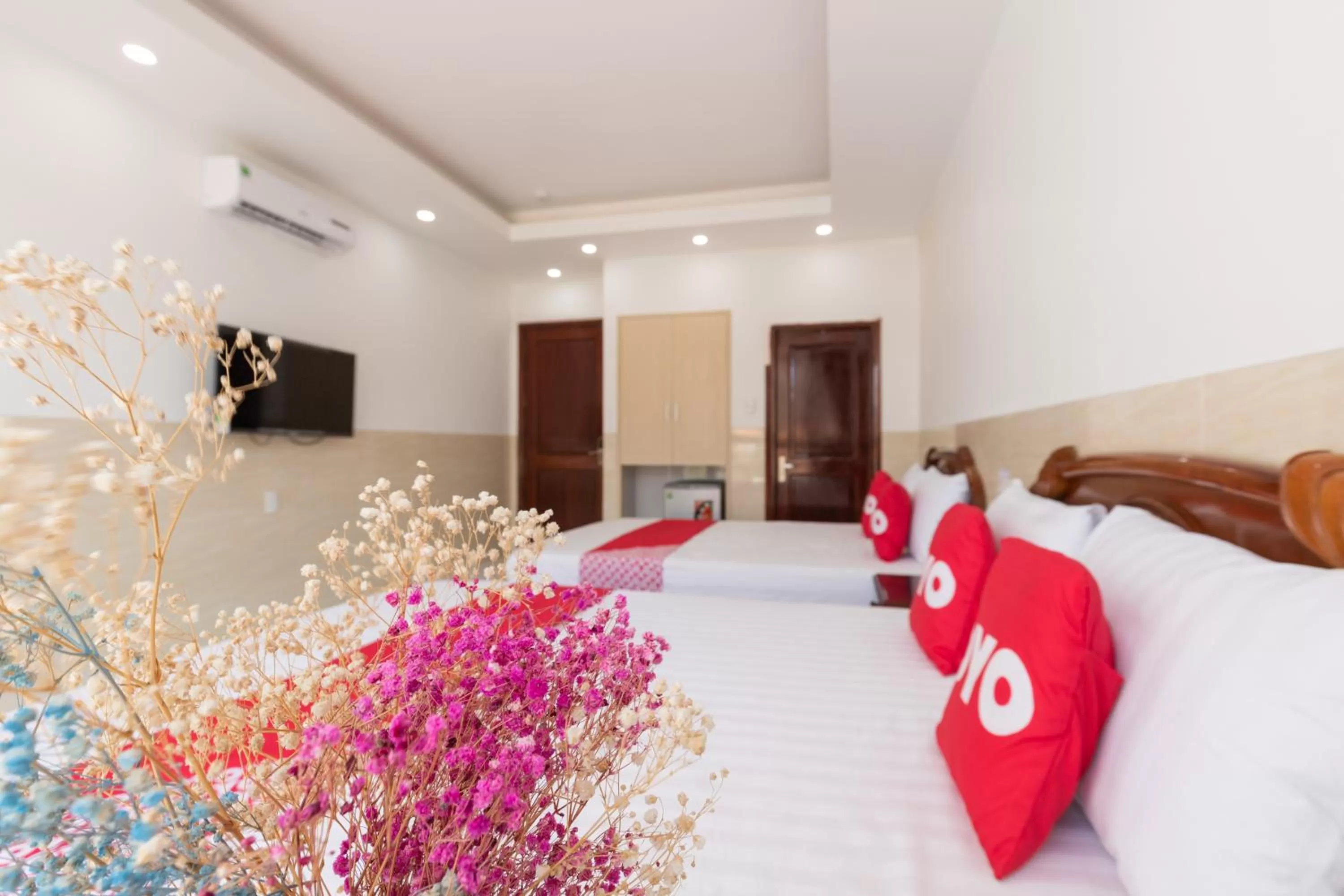 Photo of the whole room, Bed in Lien Thuy Hotel