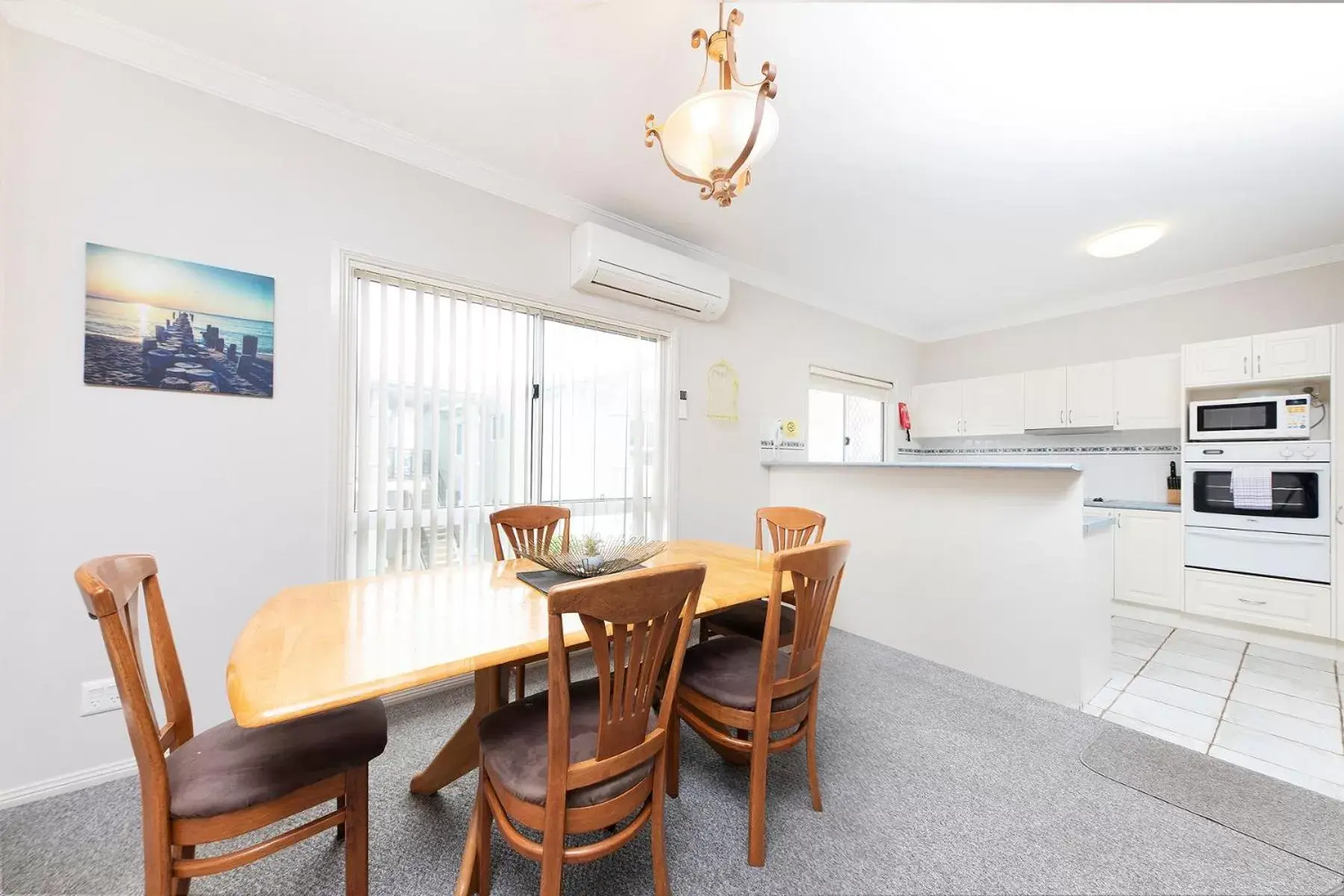 Dining Area in Meridian Beachside Apartments