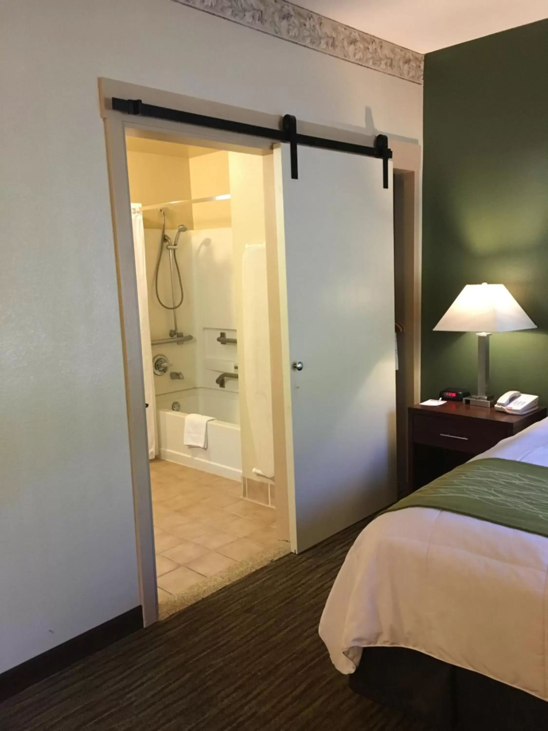 Bed in Hawthorn Suites by Wyndham Rancho Cordova/Folsom Bed in Hawthorn Suites by Wyndham Rancho Cordova/Folsom