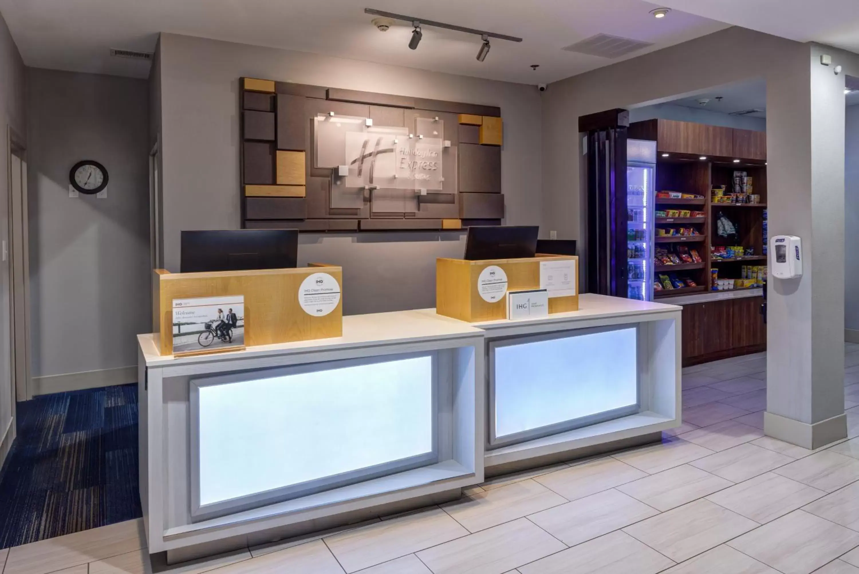 Property building in Holiday Inn Express & Suites Shelbyville Indianapolis by IHG Property building in Holiday Inn Express & Suites Shelbyville Indianapolis by IHG