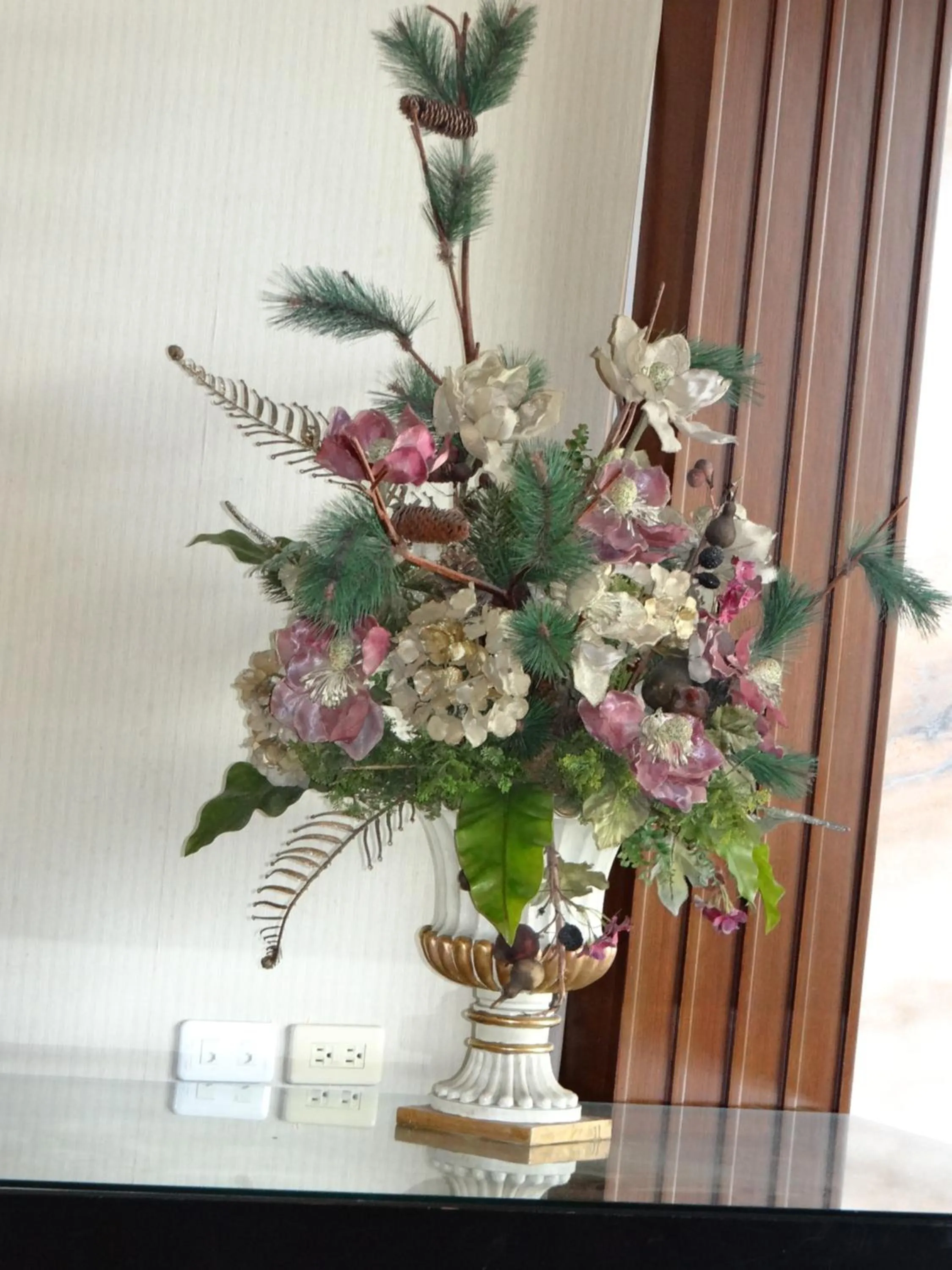 Decorative detail in Wuzhou Hotel