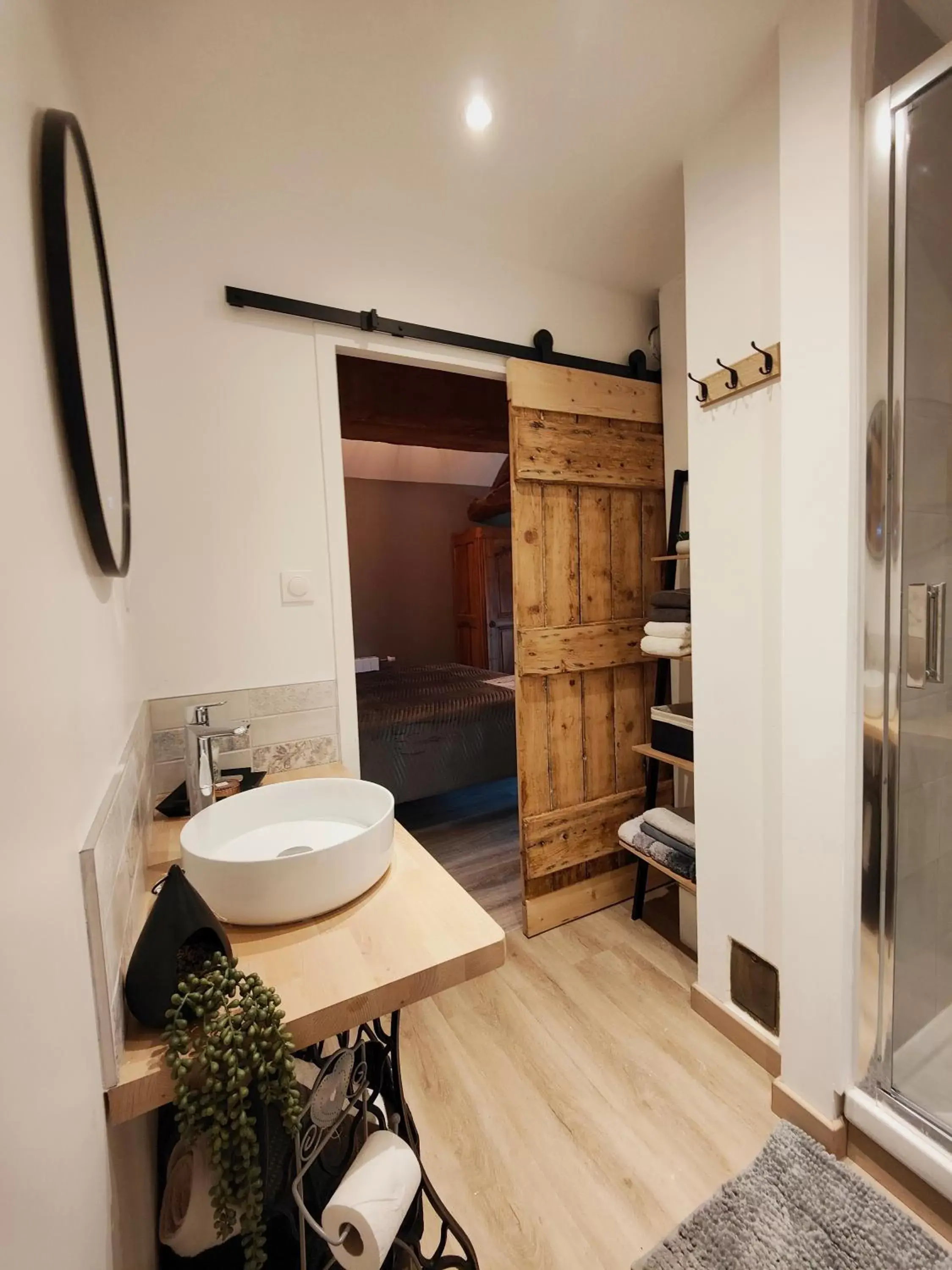 Shower, Bathroom in Chambres d'hôtes - Les Varennes