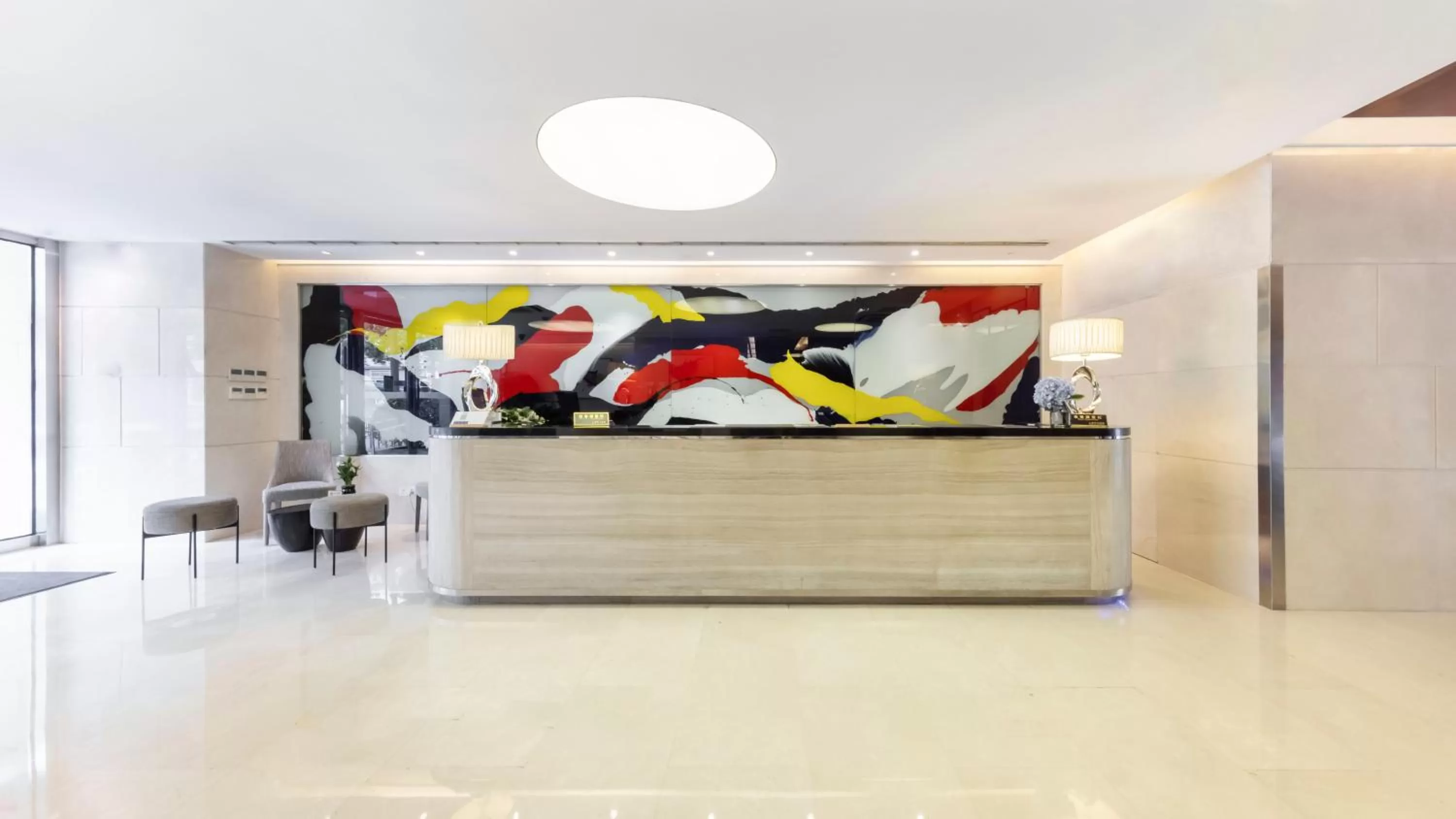 Lobby or reception in Starr Hotel Shanghai (Shanghai Railway Station)