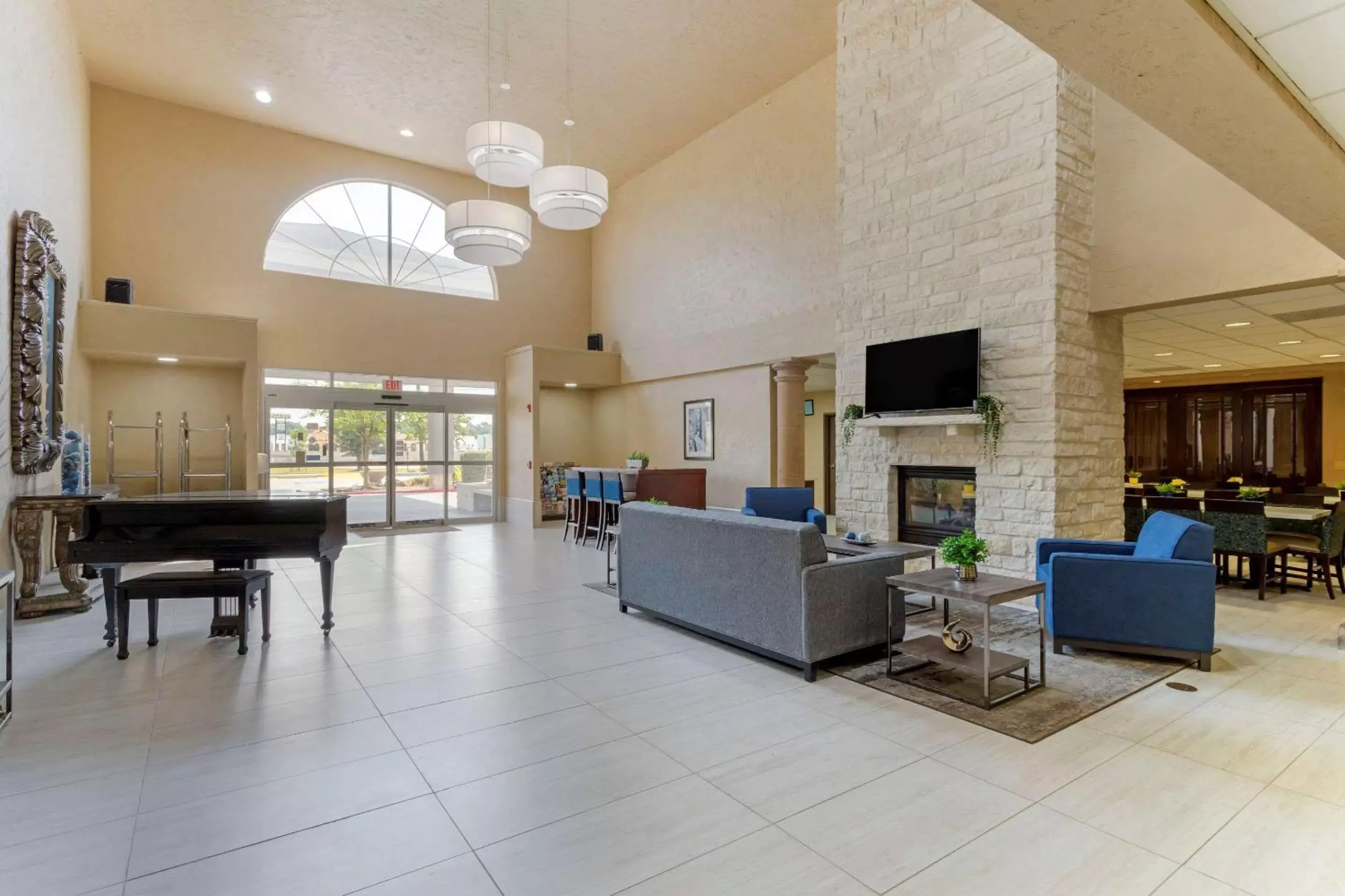 Lobby or reception in Comfort Suites Kingwood Humble Houston North