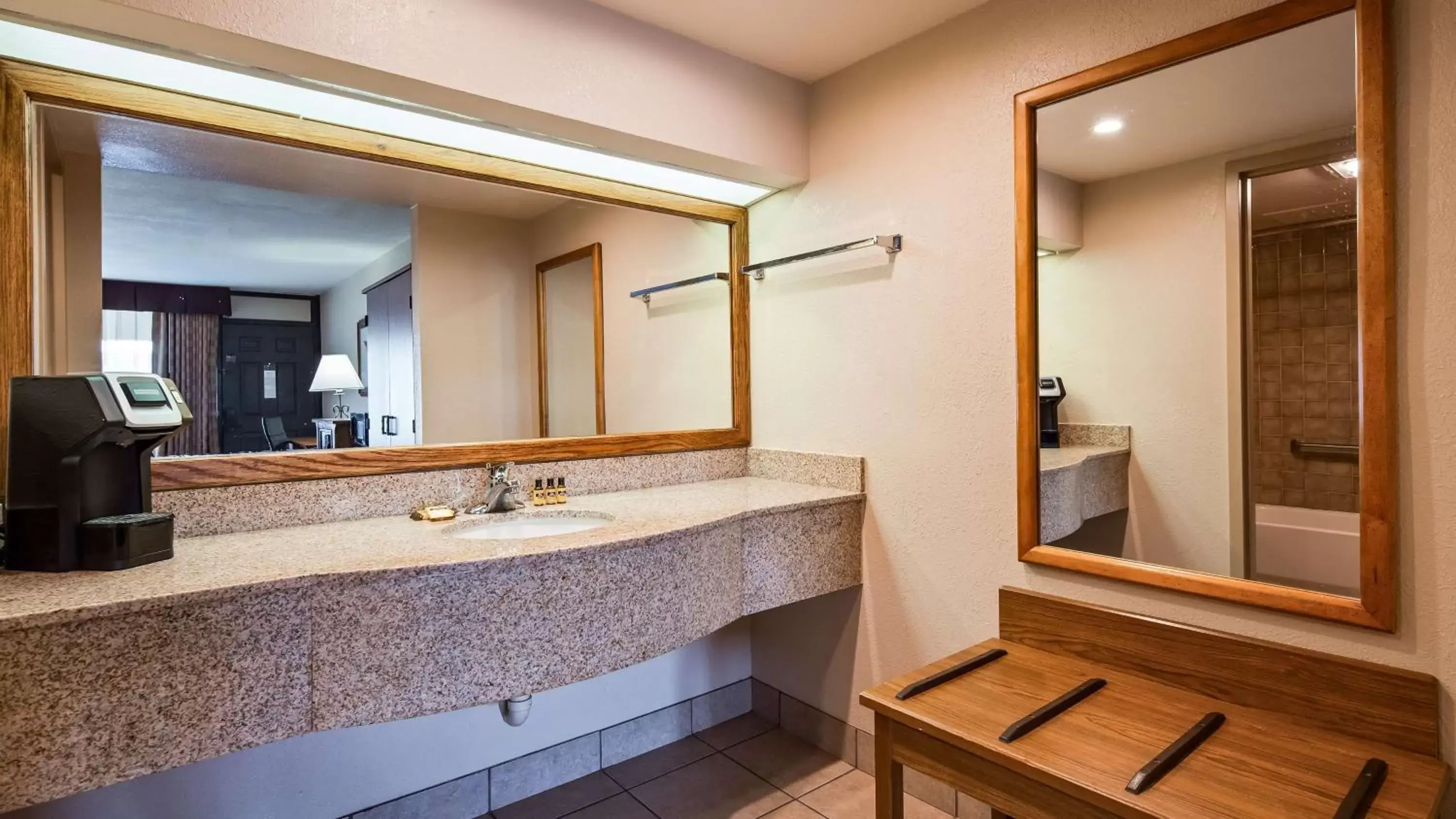 Bathroom in Best Western Plus Saddleback Inn and Conference Center