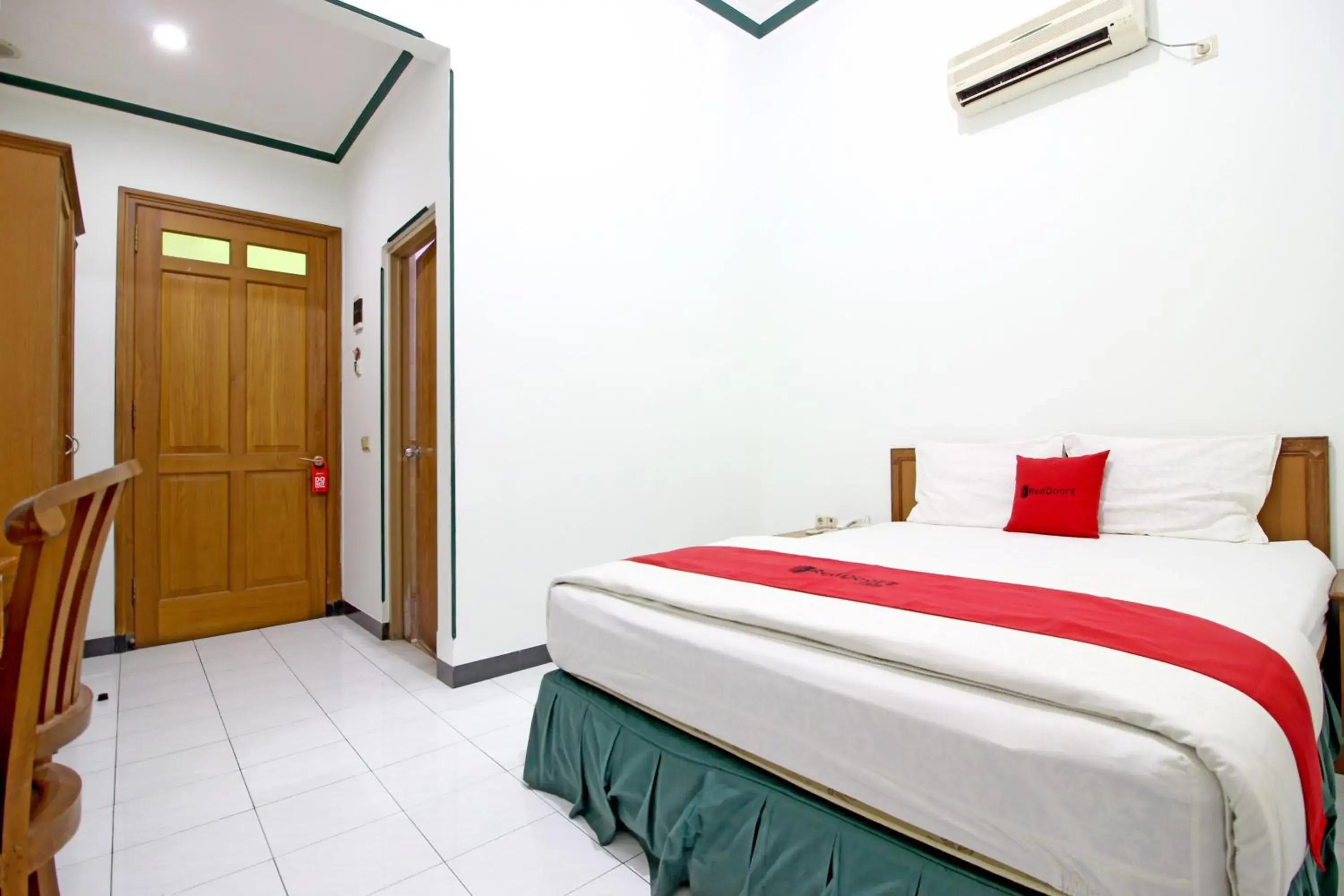 Bedroom, Bed in RedDoorz near XT Square Yogyakarta