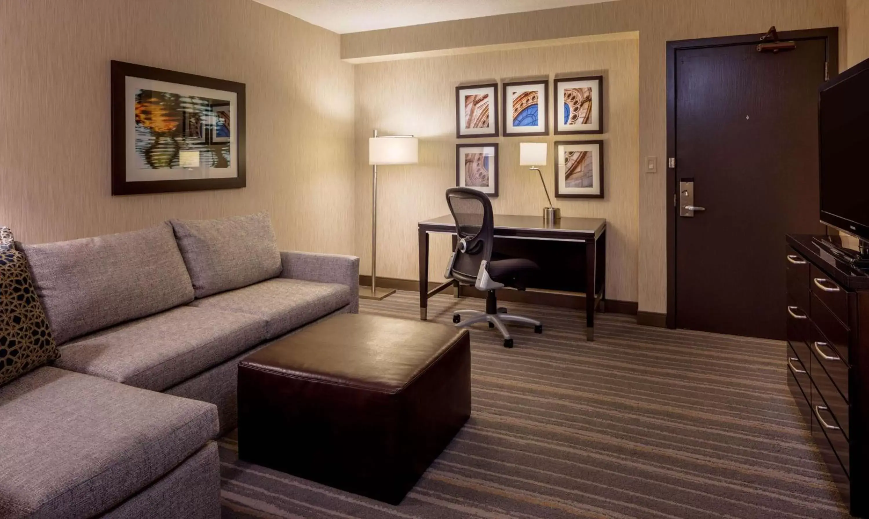 Bedroom, Seating Area in DoubleTree Suites by Hilton Minneapolis Downtown