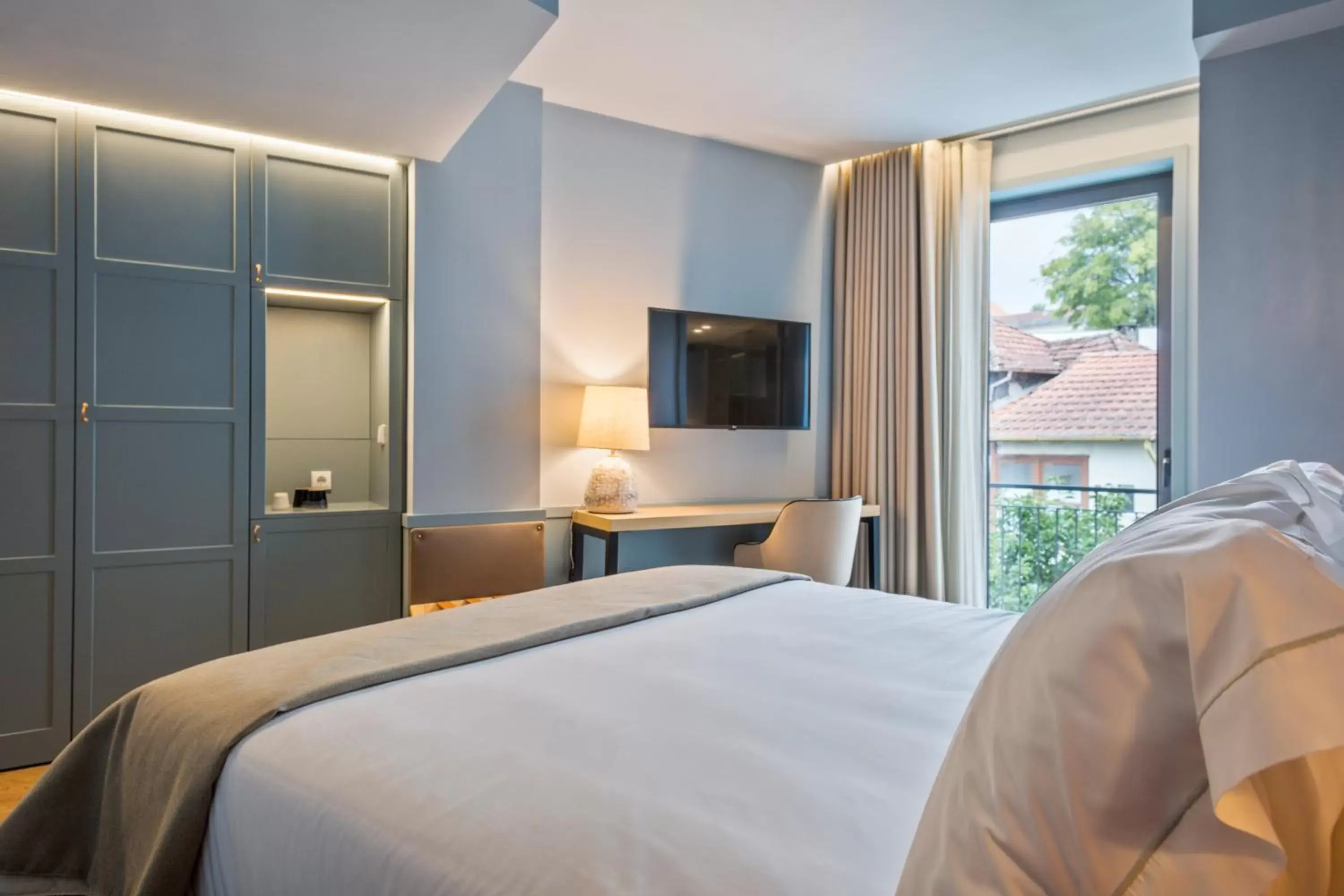 Property building, Bed in Pur Oporto Boutique Hotel by actahotels