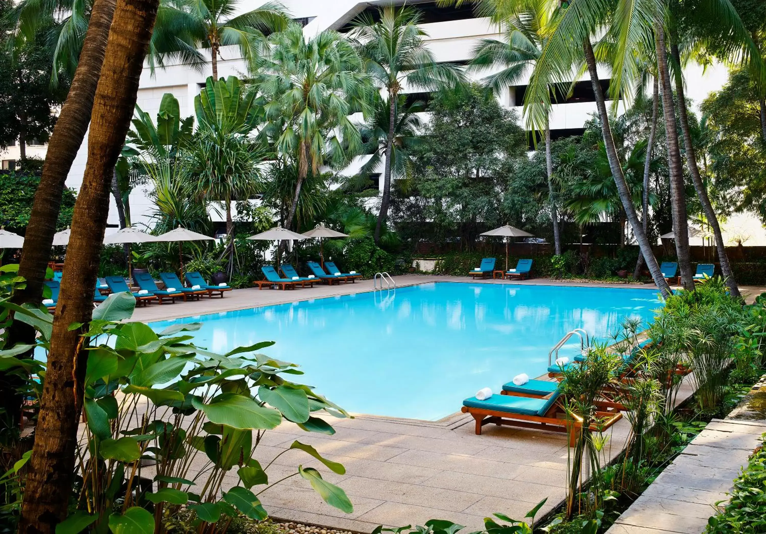 Garden, Swimming Pool in Anantara Siam Bangkok Hotel