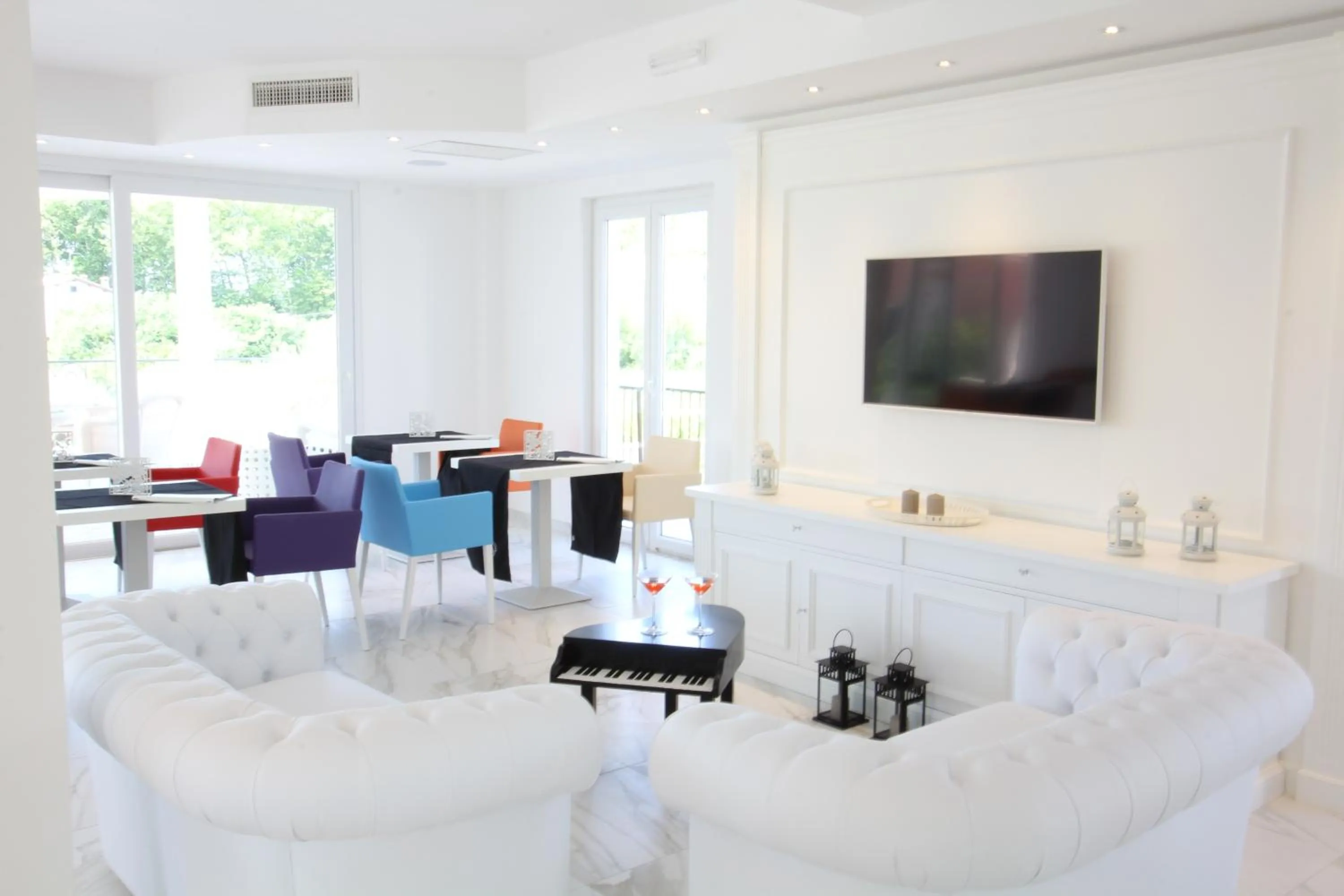 Communal lounge/ TV room in Ludwig Boutique Hotel & Spa