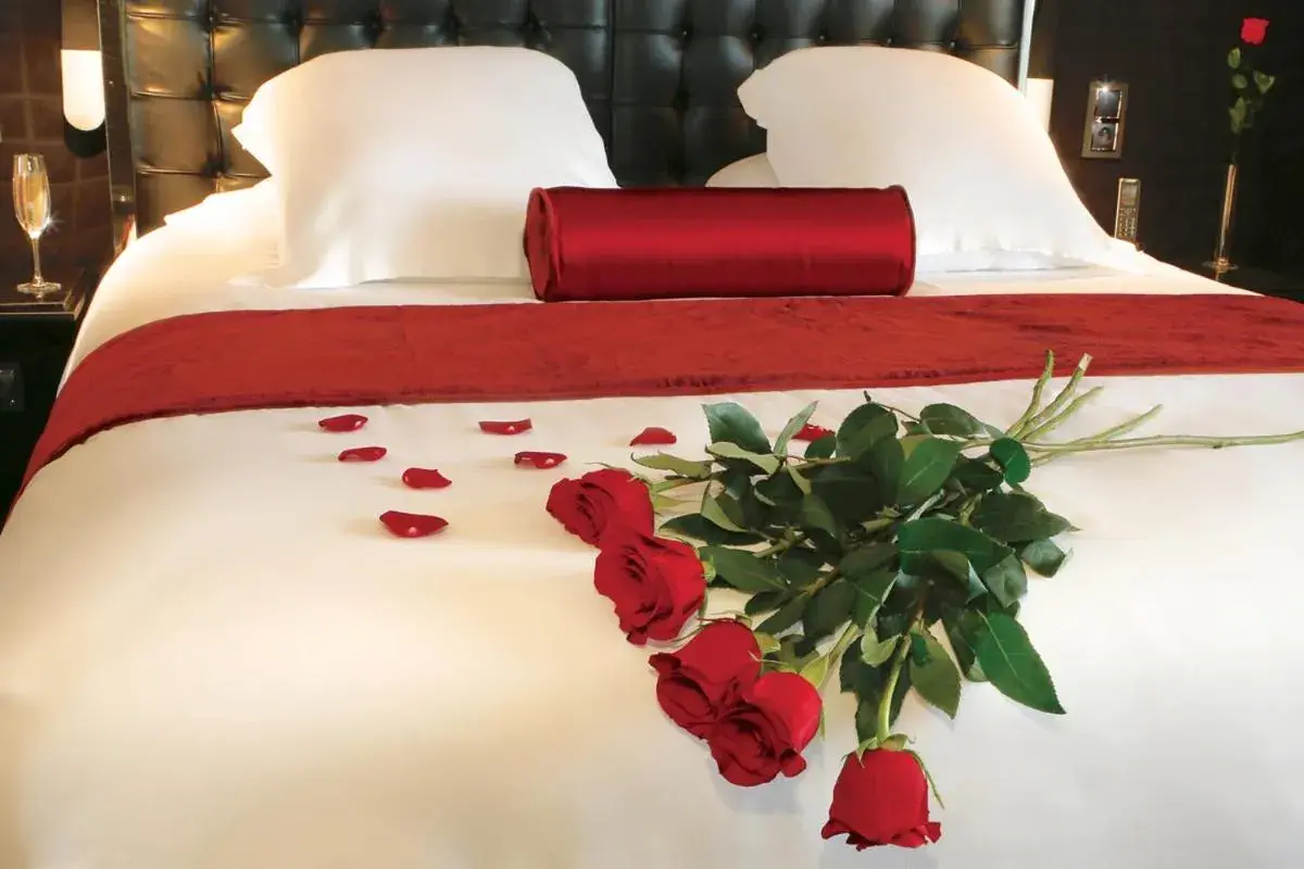Bed in Oz'Inn Hôtel & Spa
