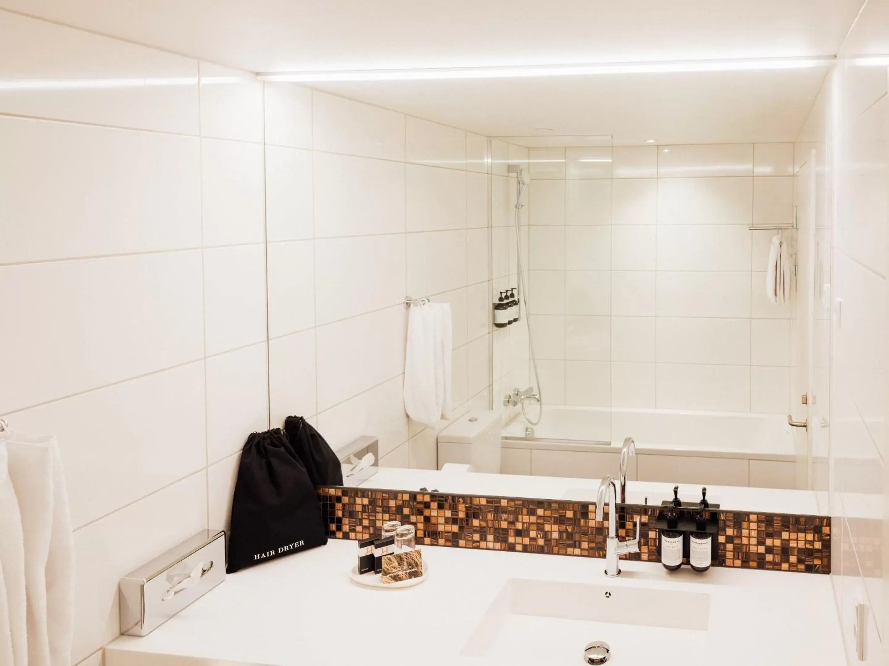 Bathroom in Hotel Føroyar