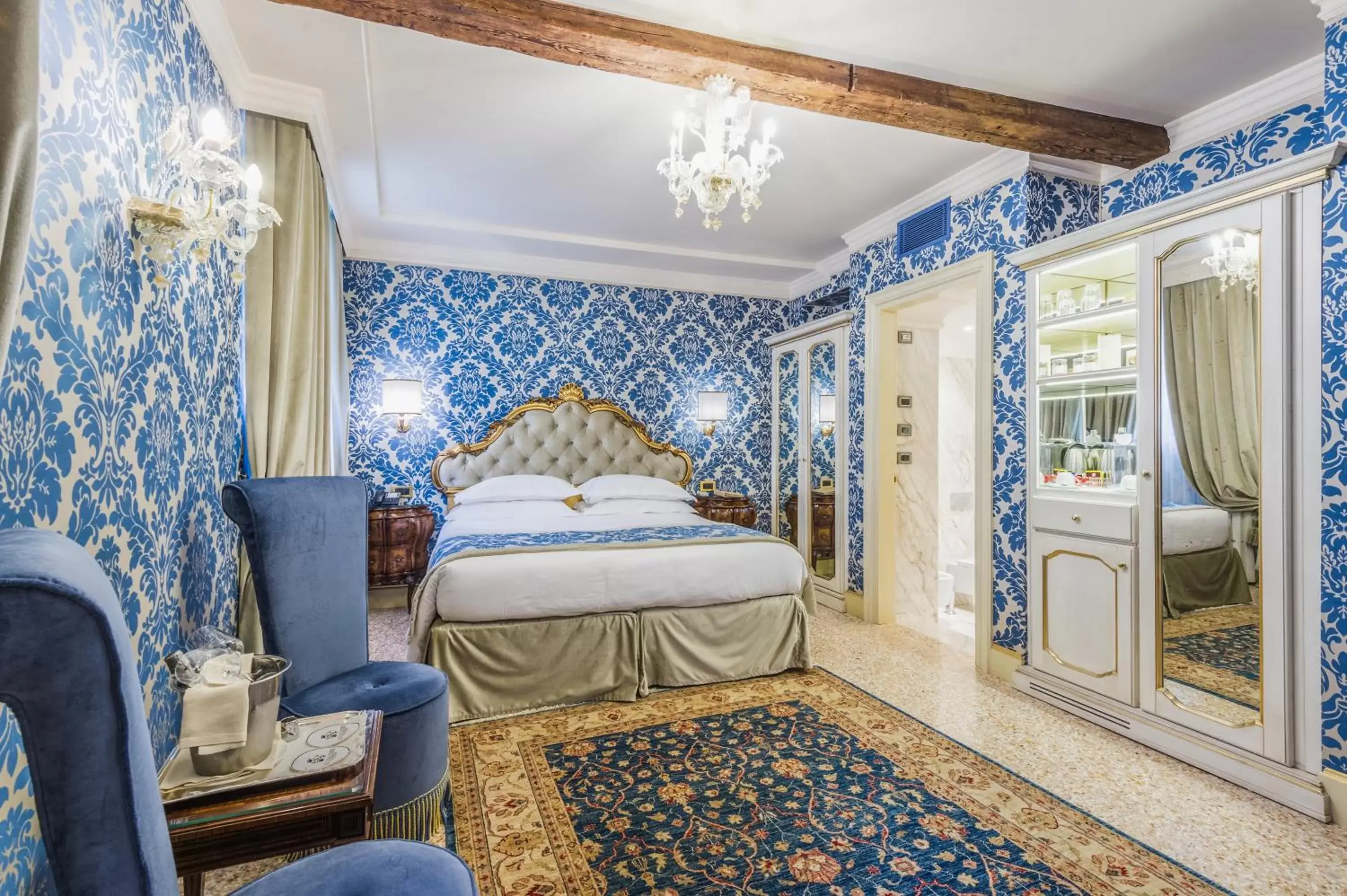 Photo of the whole room, Bed in Hotel Ai Cavalieri di Venezia