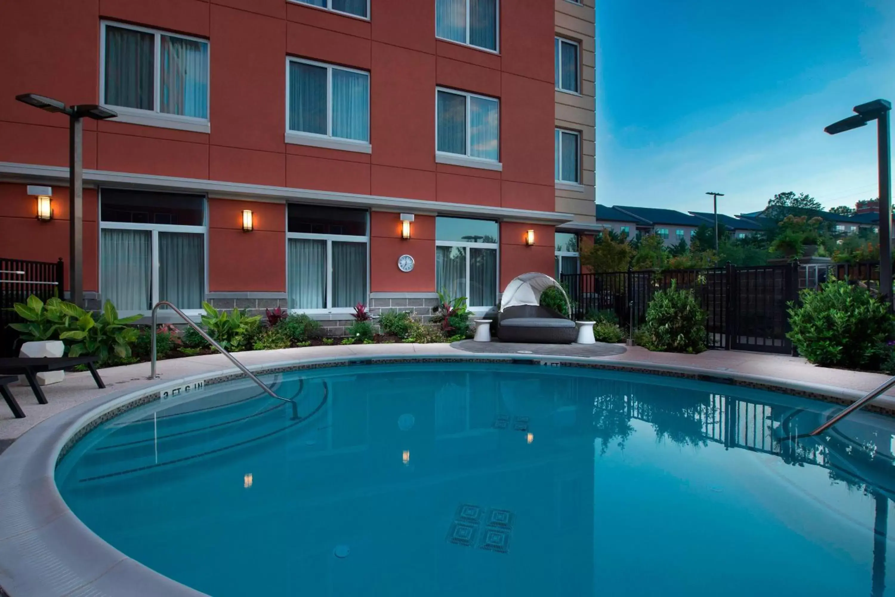 Swimming Pool in Residence Inn Atlanta Perimeter Center Dunwoody