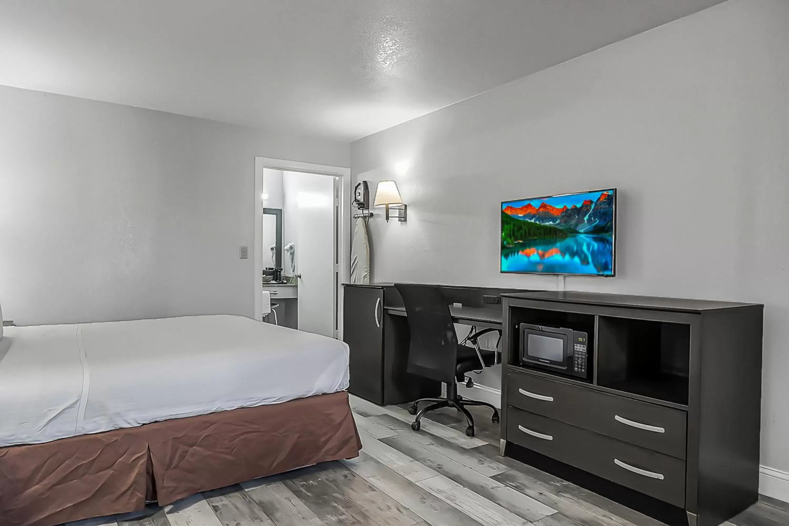 TV and multimedia in SureStay Hotel by Best Western Oklahoma City West