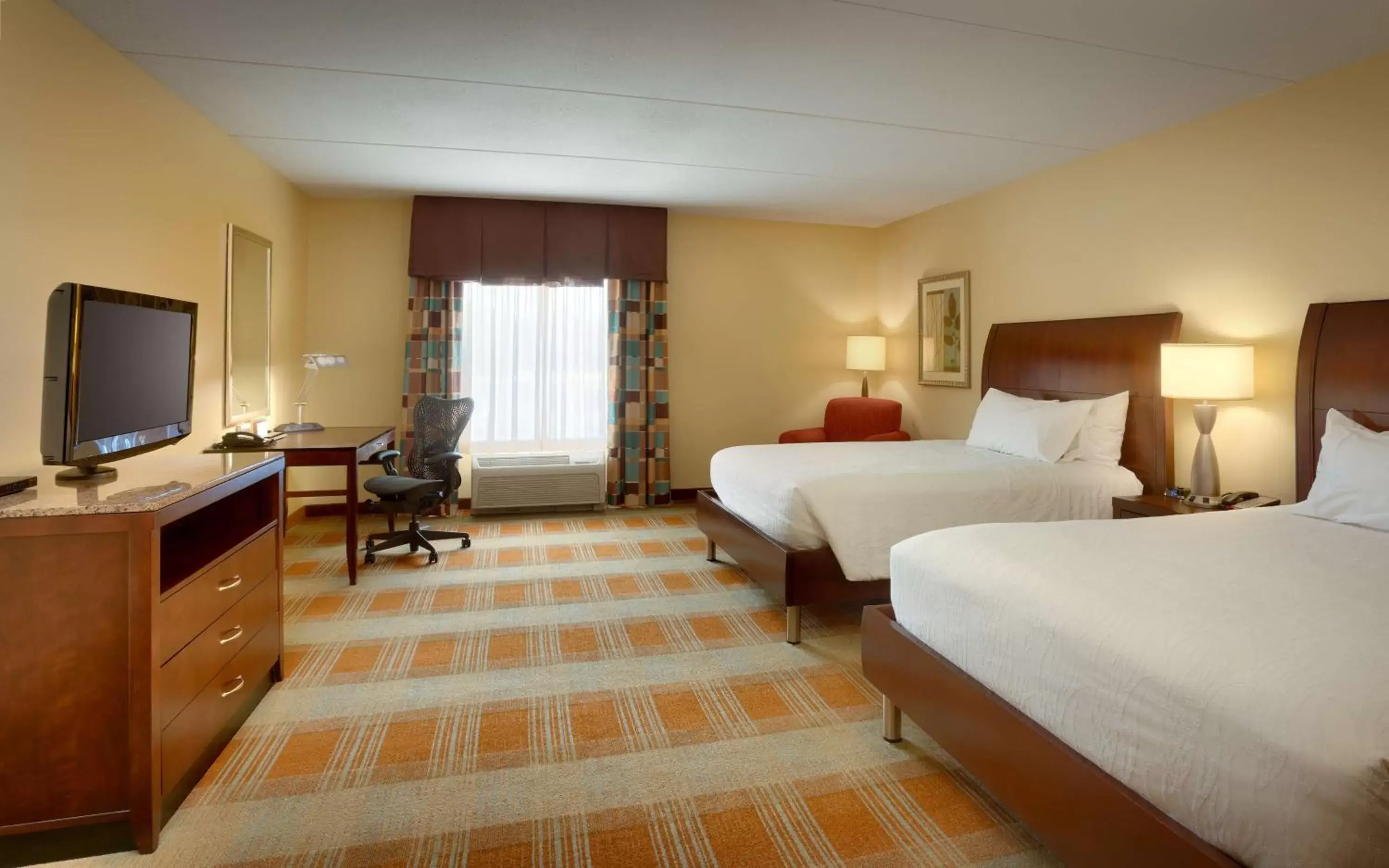 Bed, TV/Entertainment Center in Hilton Garden Inn Clarksville