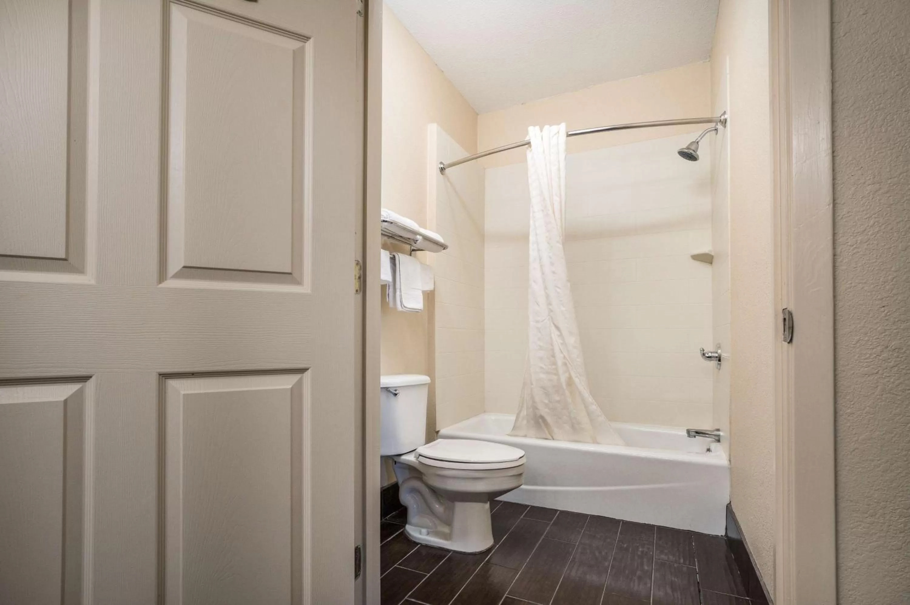 Photo of the whole room in SureStay Hotel by Best Western Alice