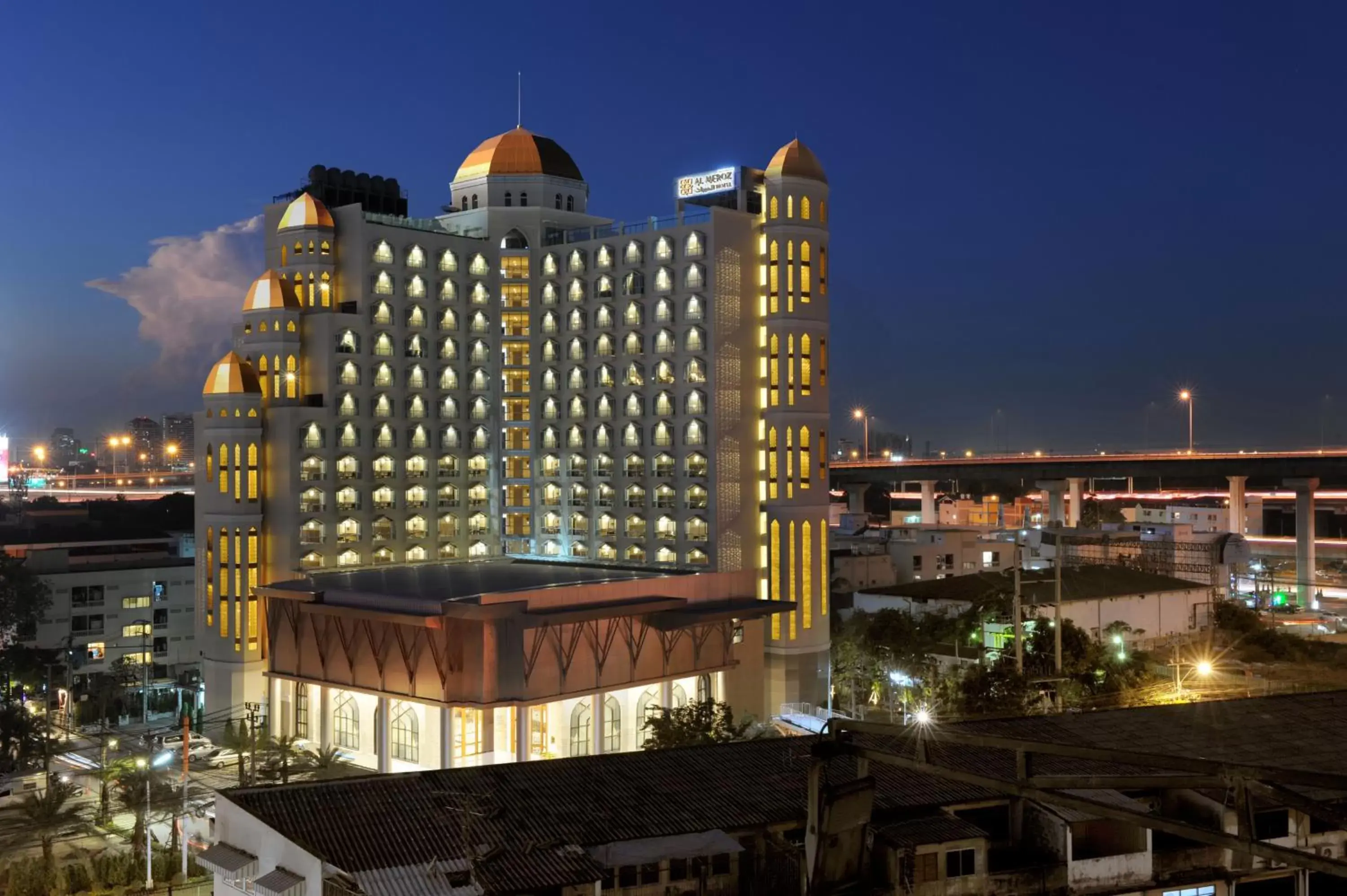 Property Building in Al Meroz Hotel Bangkok - The Leading Halal Hotel
