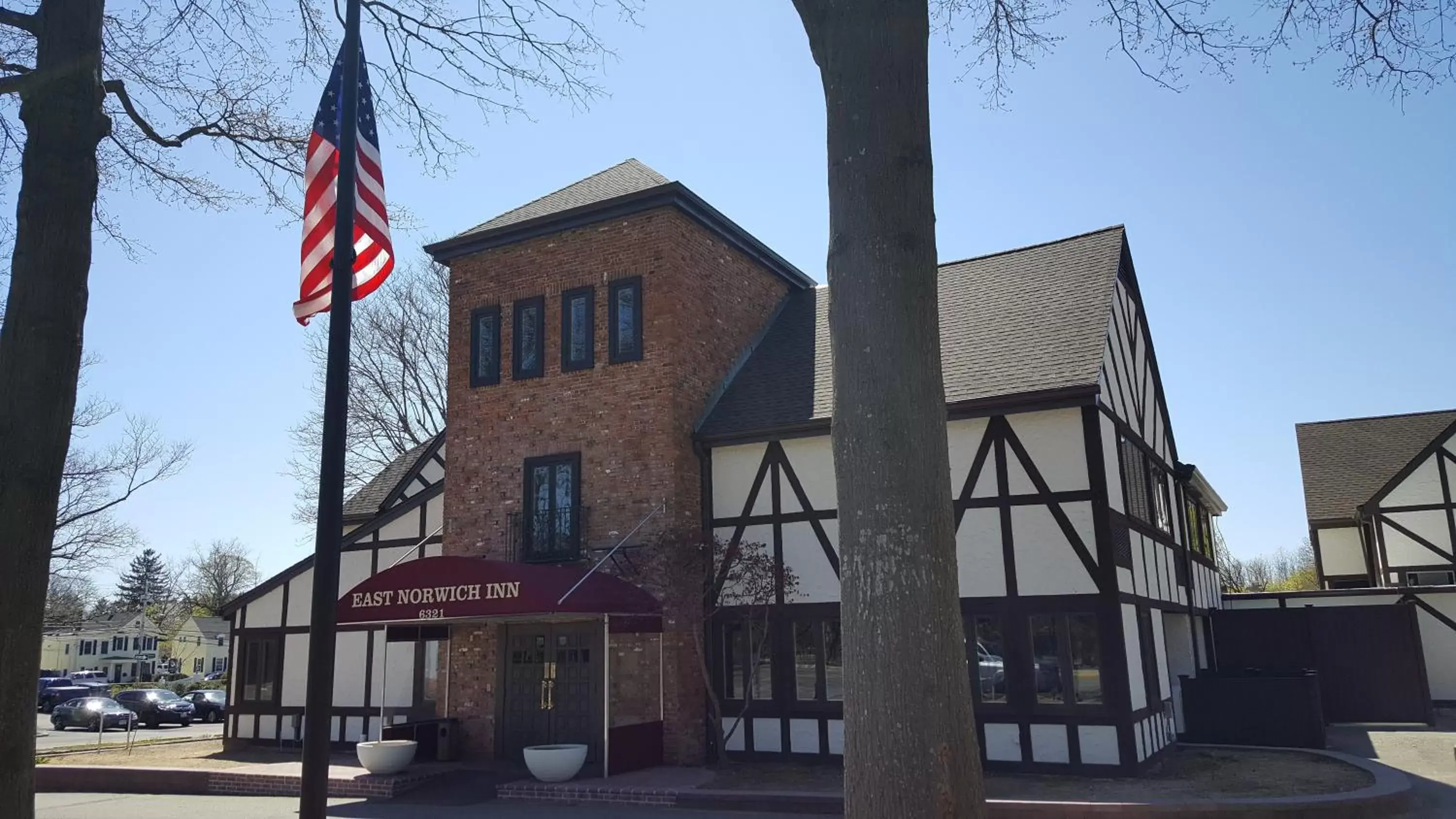 Property Building in East Norwich Inn