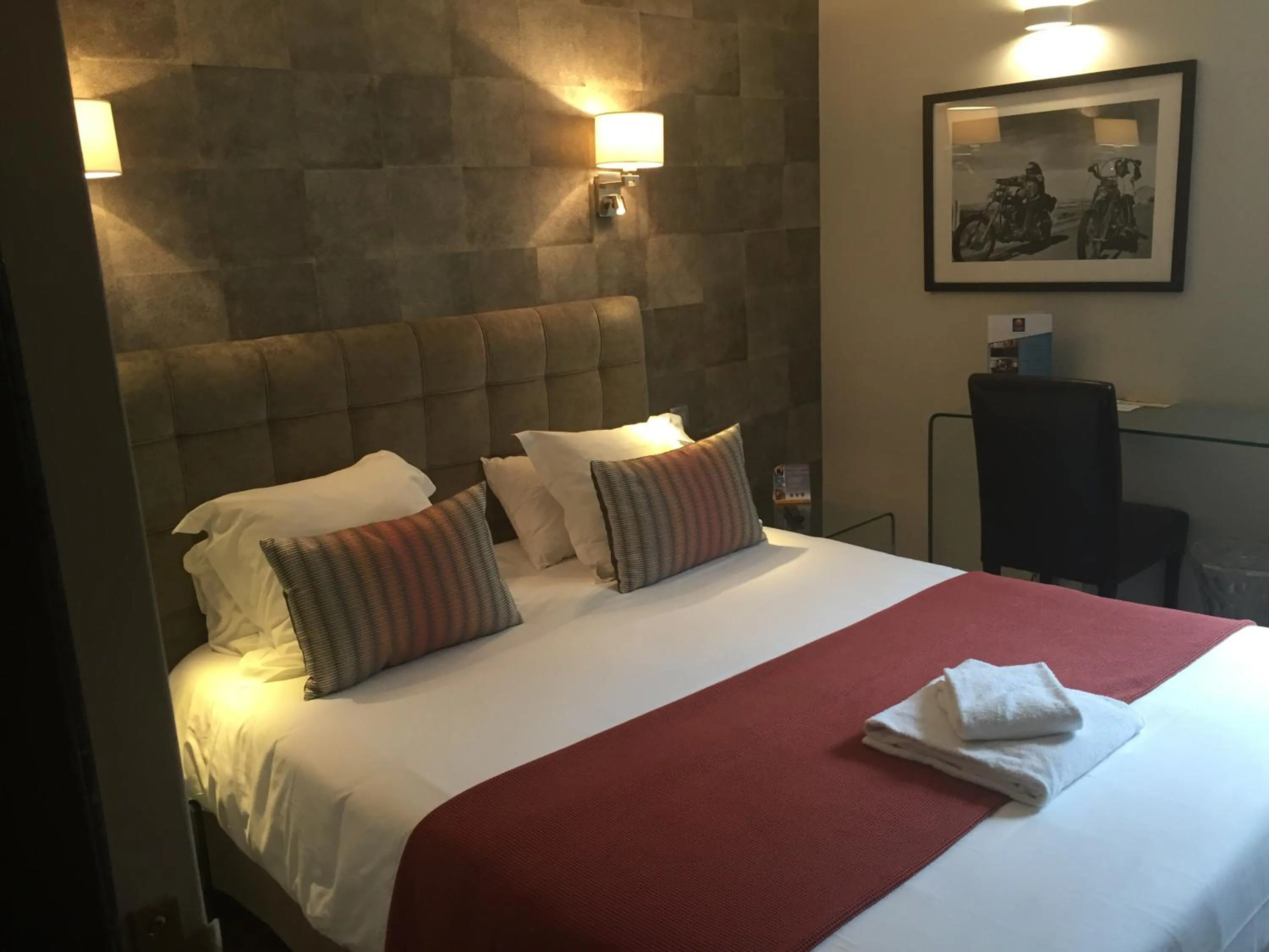 Bedroom, Bed in Hotel Acadie Eragny