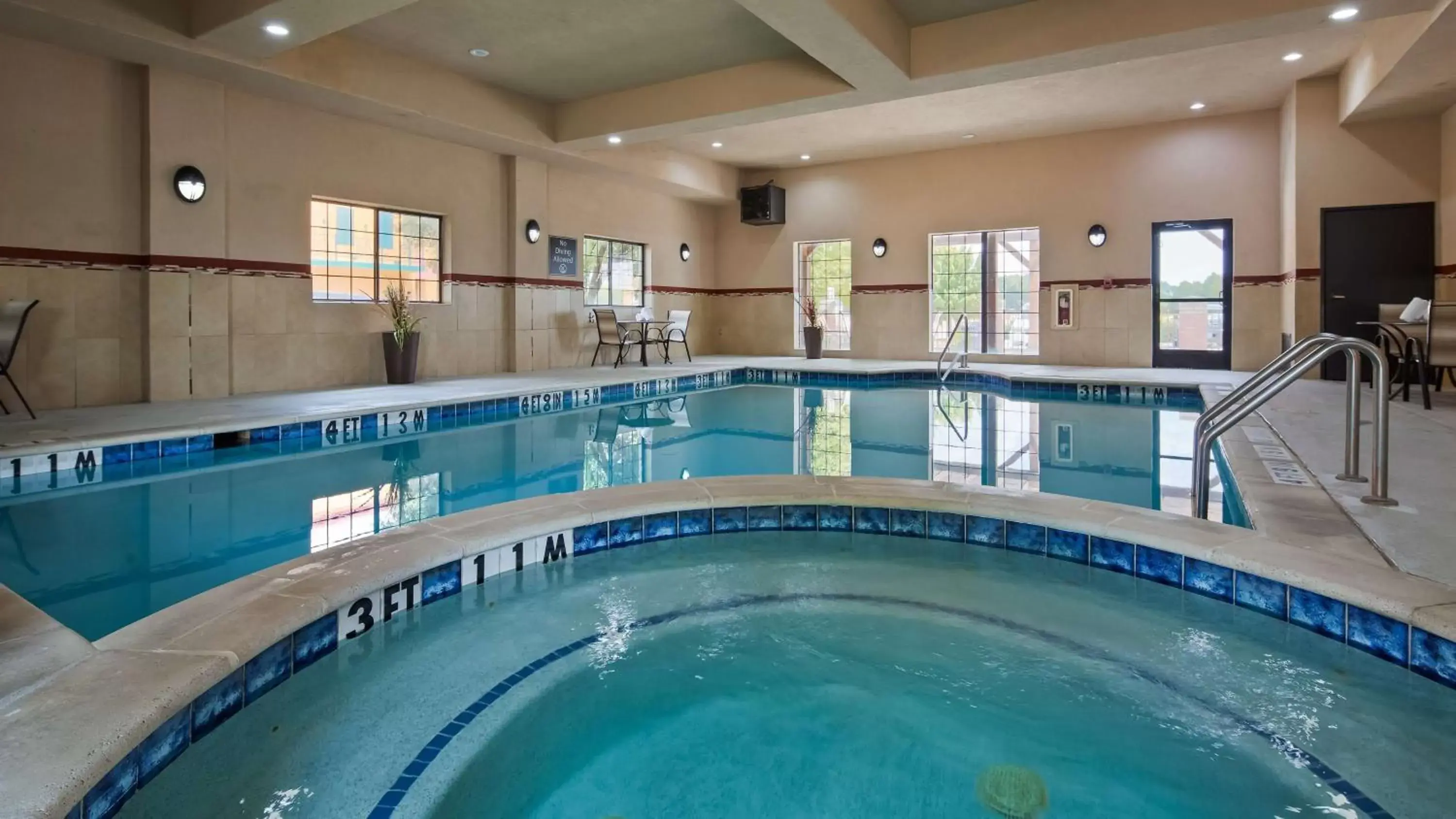 On site, Swimming Pool in Best Western Plus Mansfield Inn and Suites