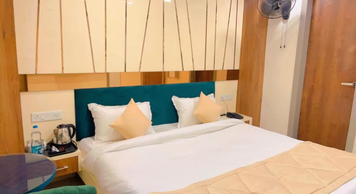 Photo of the whole room, Bed in City View With Garden -5 Mins Walk From GOLDEN TEMPLE