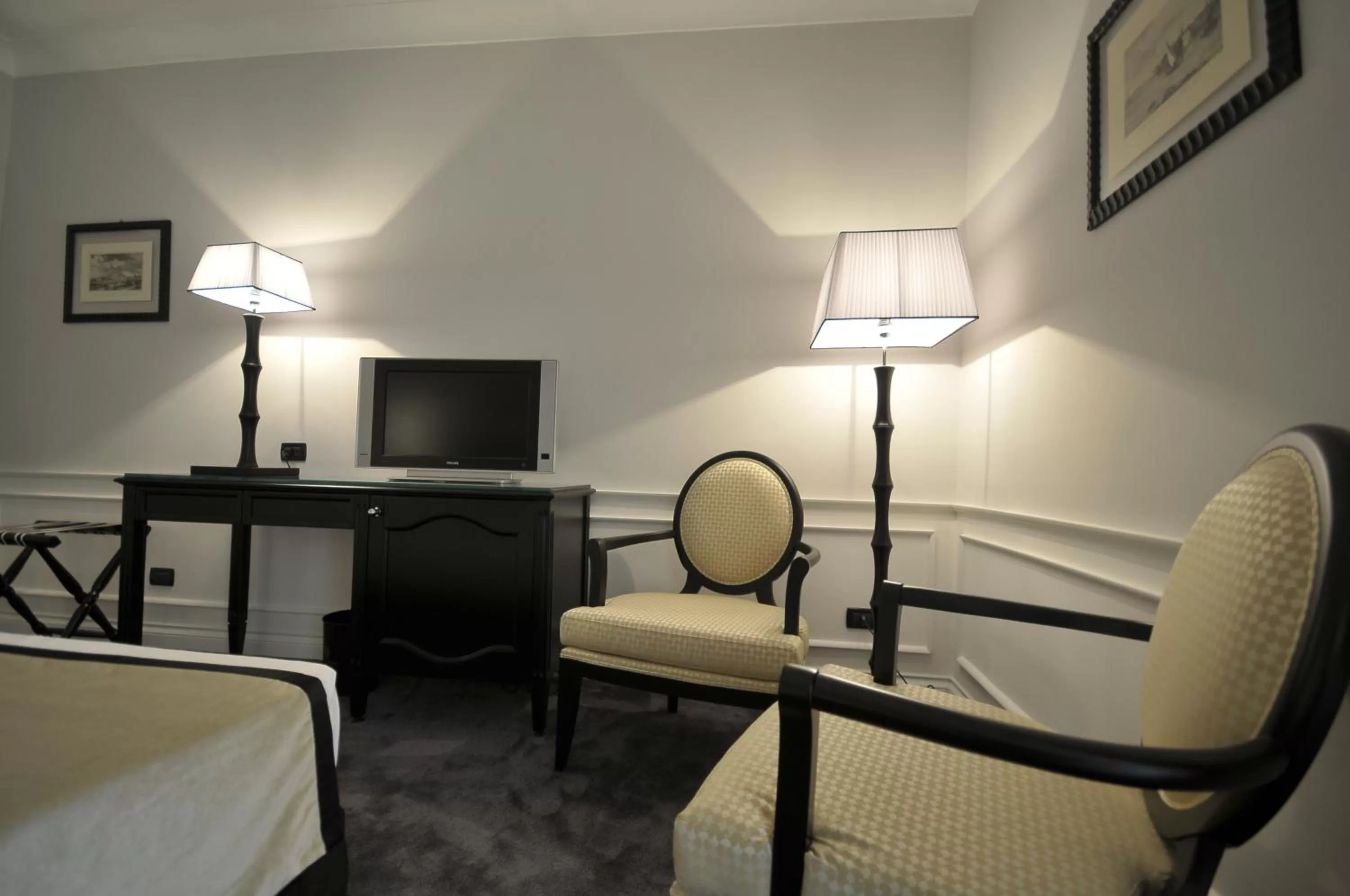 TV and multimedia in Grand Hotel Oriente