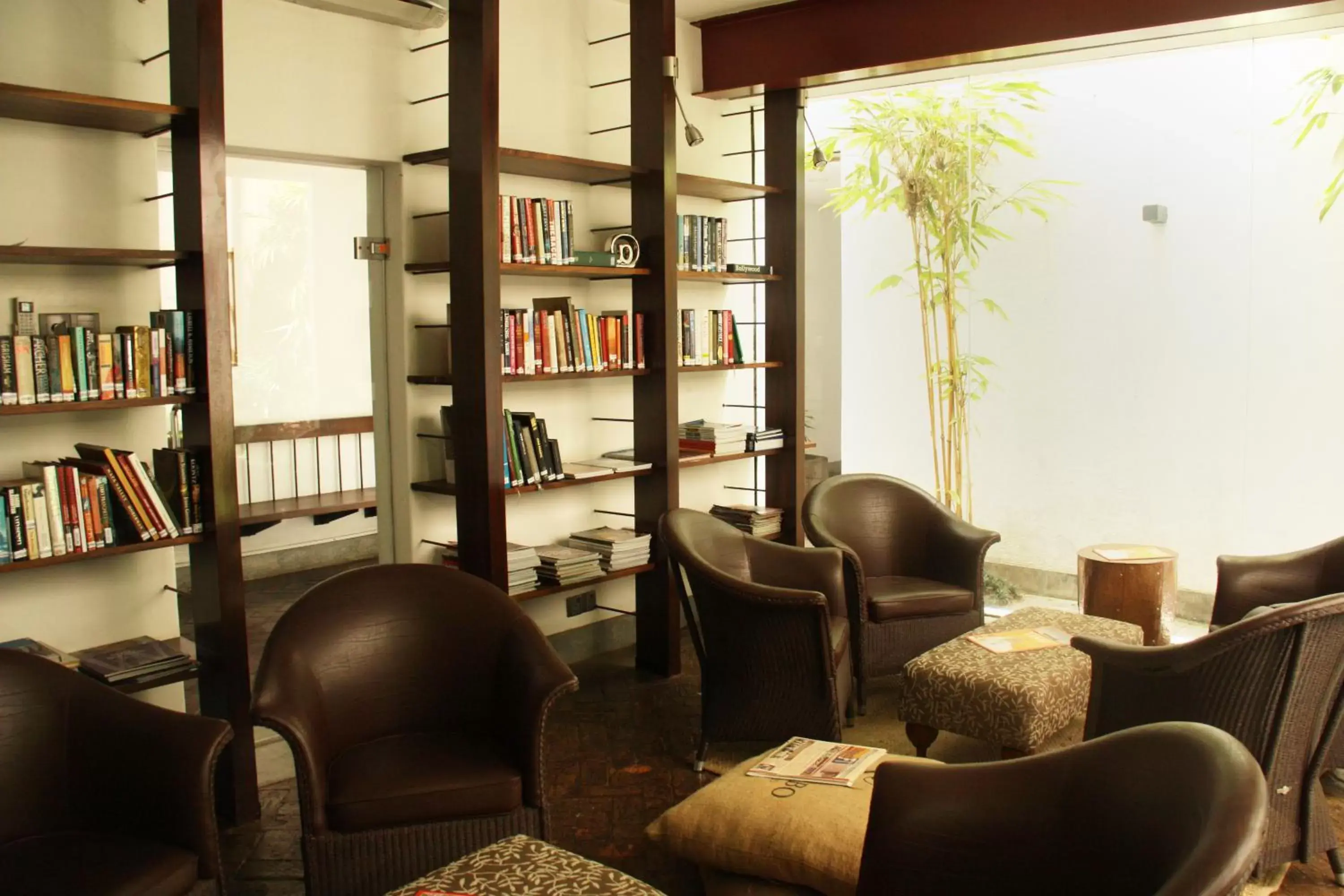 Library in Colombo Court Hotel & Spa