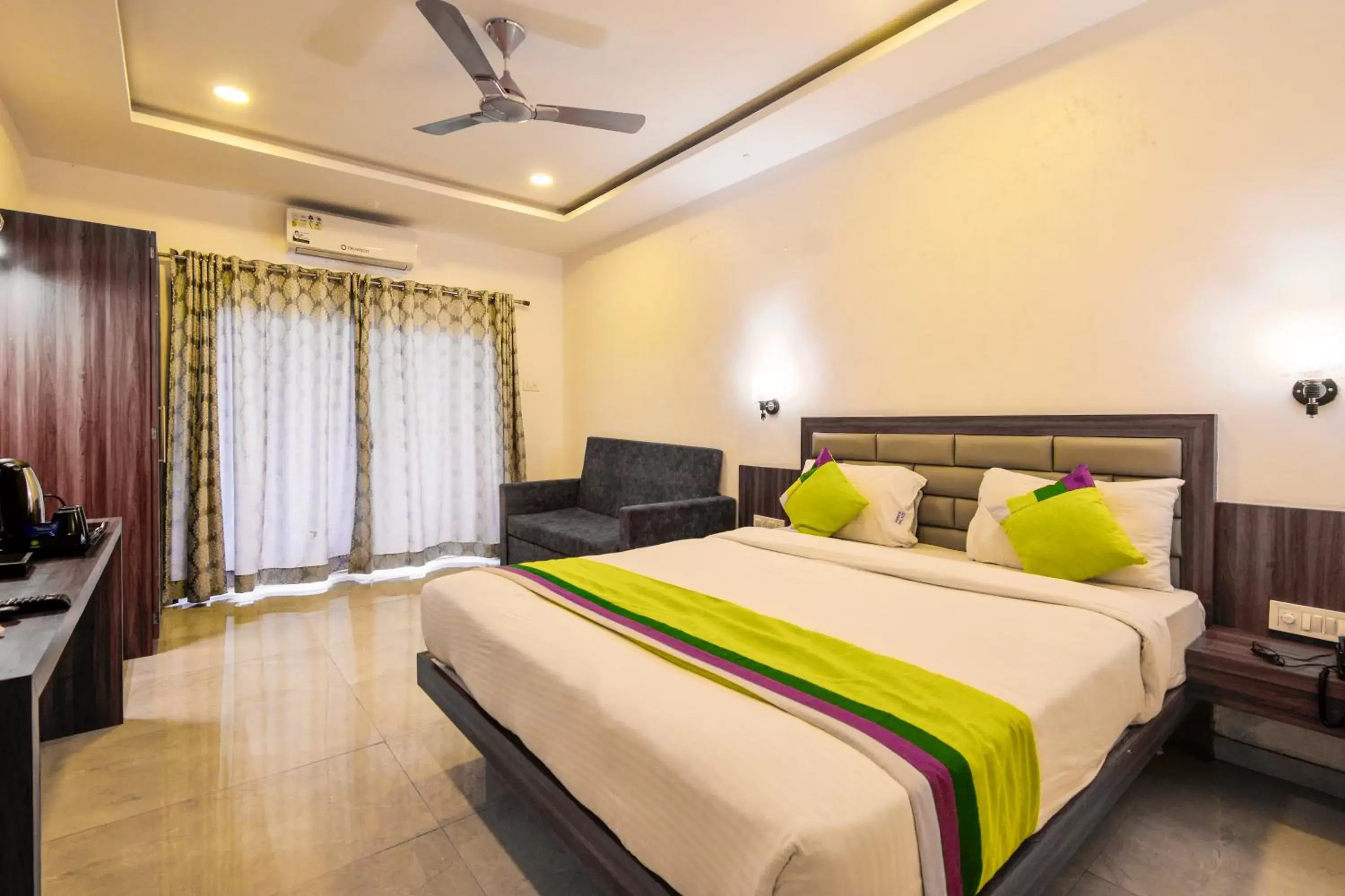 Bedroom, Bed in Treebo Prince Palace Bedroom, Bed in Treebo Prince Palace