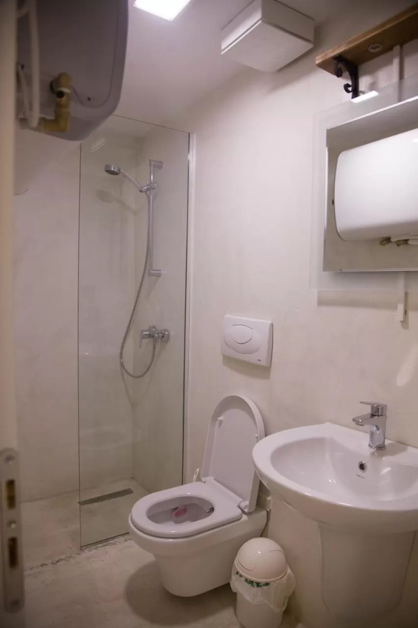 Bathroom in Vila 4 Bed&Breakfast